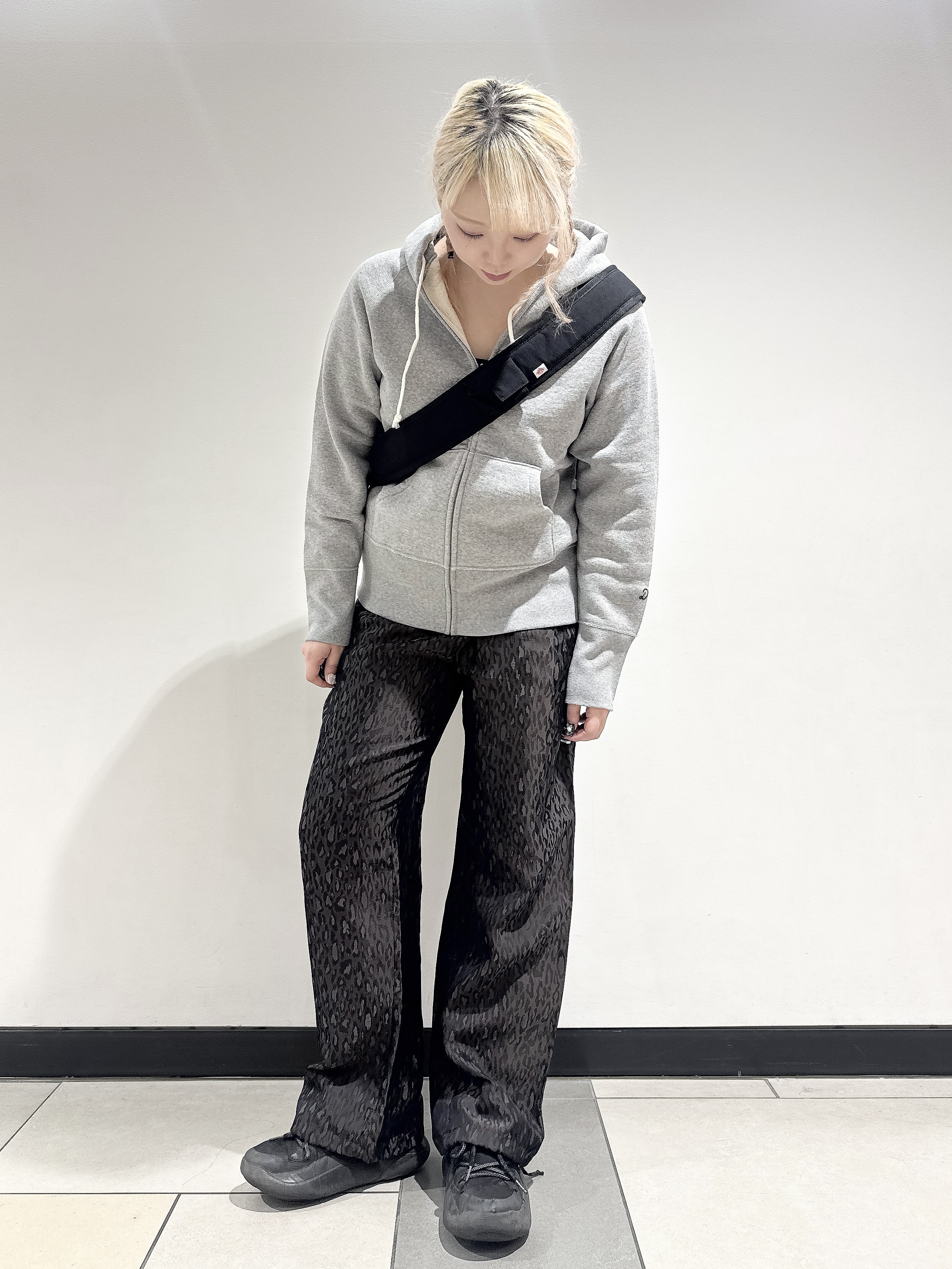なかもとあきさんの「DRESSTERIOR｜デキシー吊裏毛ジップアップパーカ」を使ったコーディネート