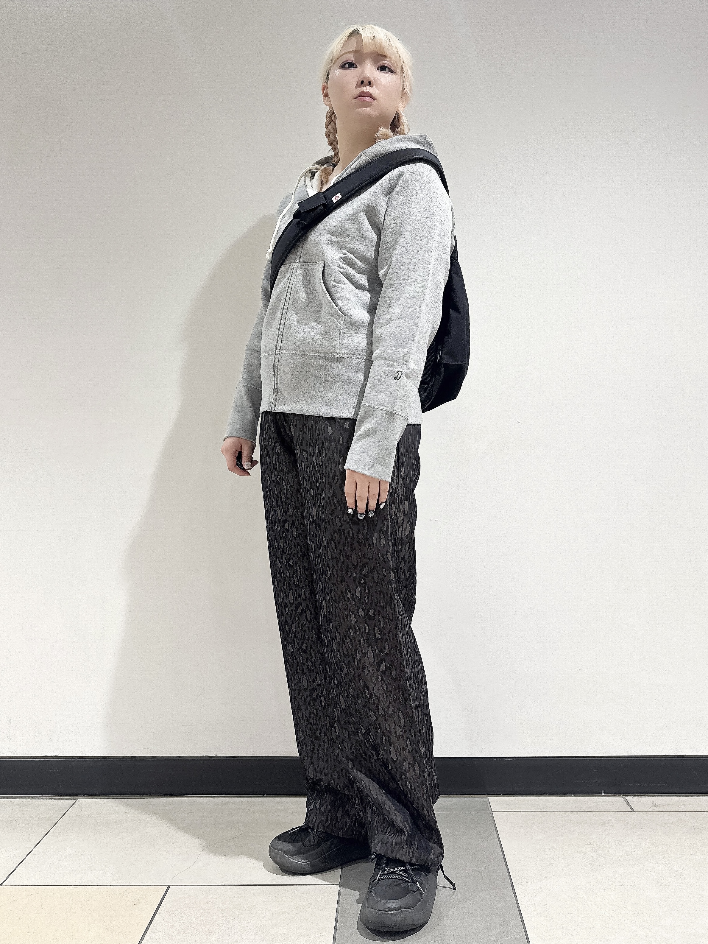 なかもとあきさんの「DRESSTERIOR｜デキシー吊裏毛ジップアップパーカ」を使ったコーディネート