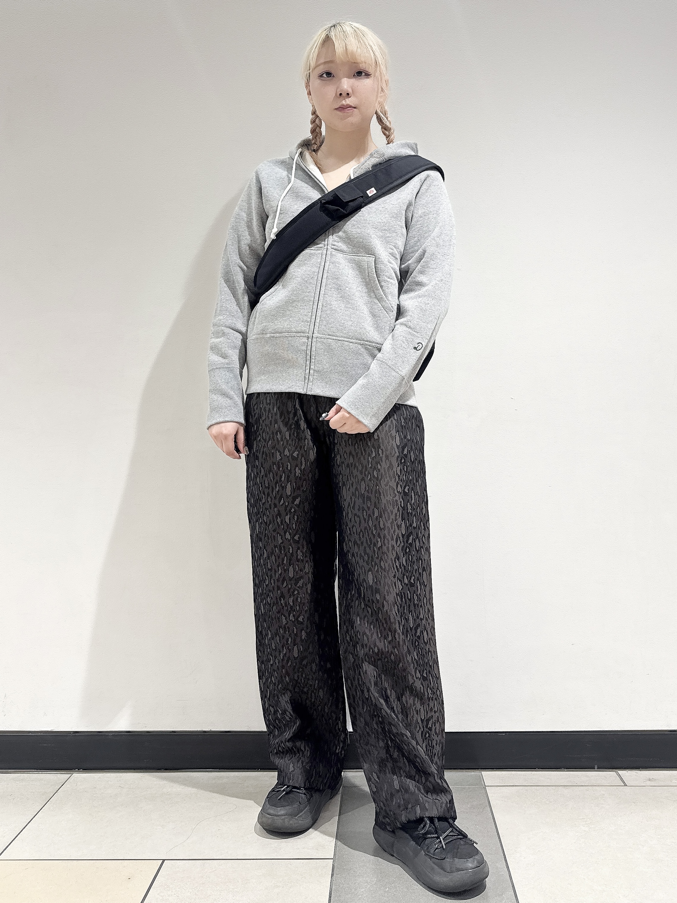 なかもとあきさんの「DRESSTERIOR｜デキシー吊裏毛ジップアップパーカ」を使ったコーディネート
