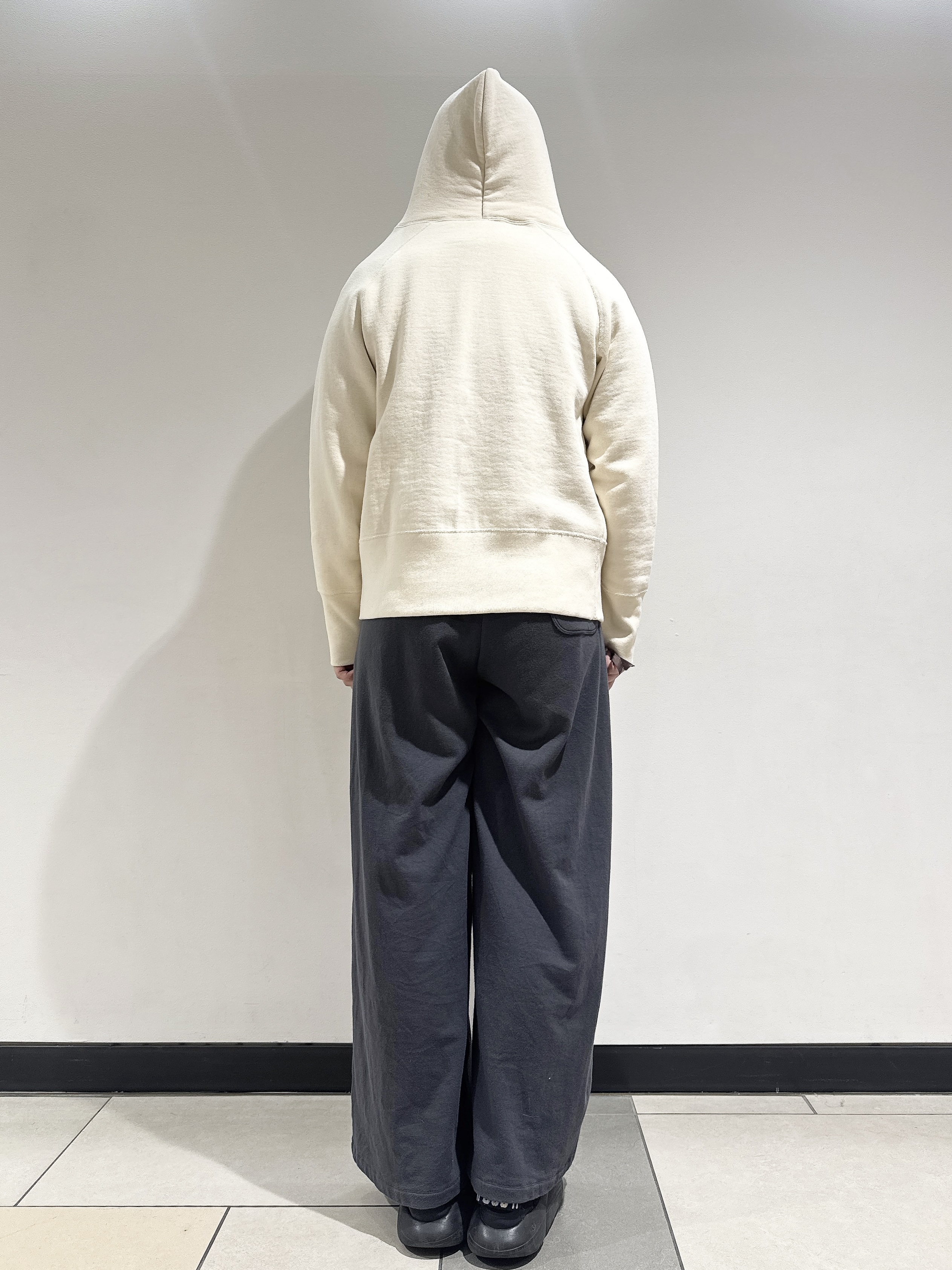 なかもとあきさんの「DRESSTERIOR｜デキシー吊裏毛ジップアップパーカ」を使ったコーディネート