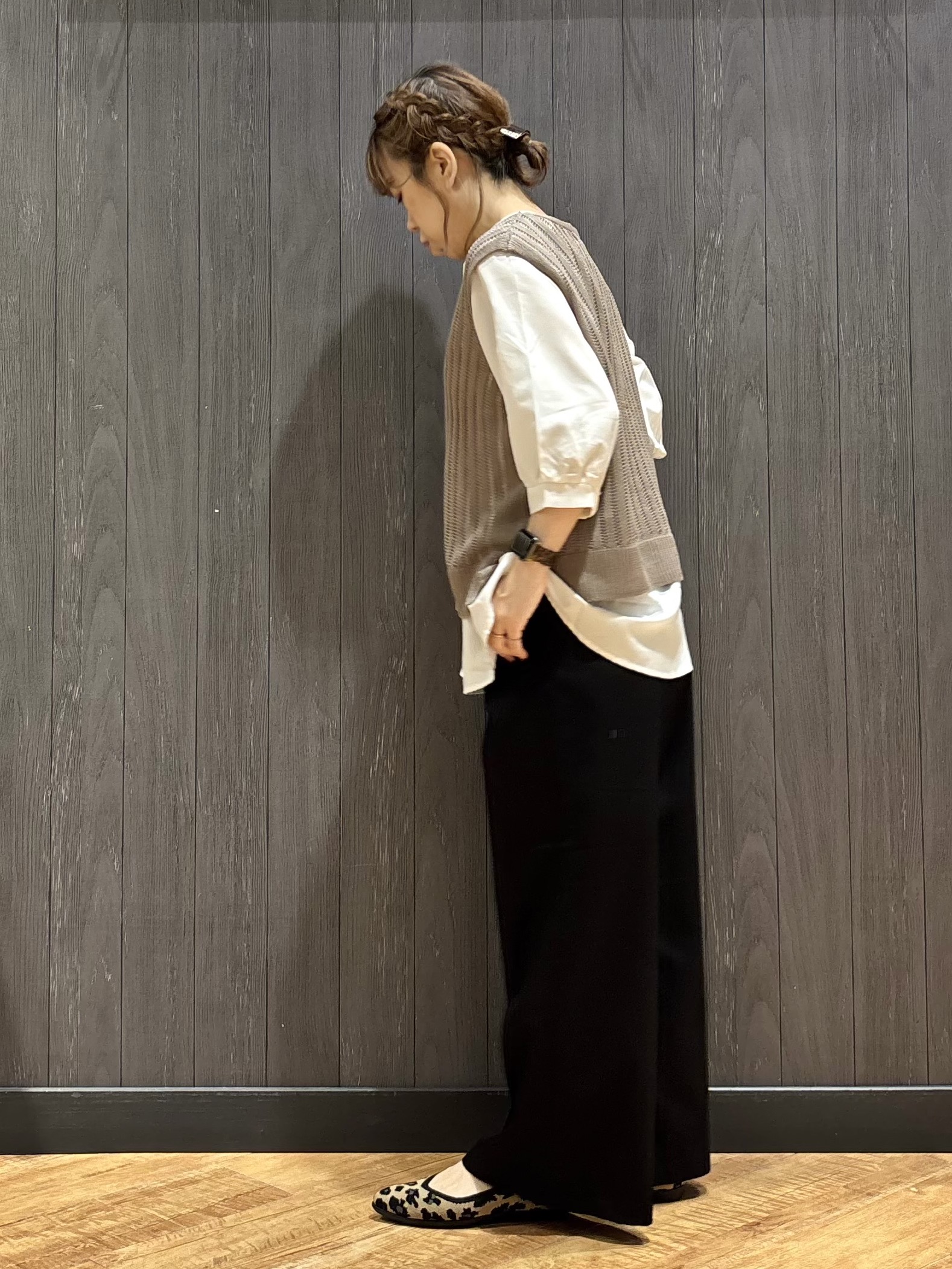 meiさんの「SHOO･LA･RUE｜【2点セット/洗濯機可/S-LL】透かし編みニットベスト＋5分袖シャツ」を使ったコーディネート