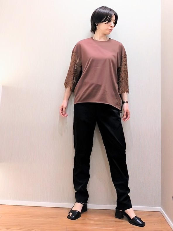 ミズタさんの「UNTITLED｜【秋映え/甘めTシャツ】袖レースプルオーバー」を使ったコーディネート