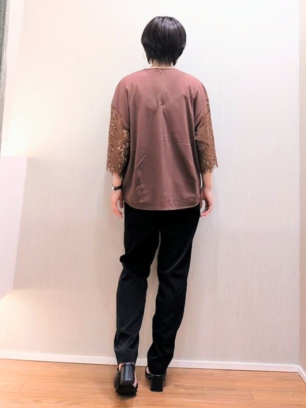 ミズタさんの「UNTITLED｜【秋映え/甘めTシャツ】袖レースプルオーバー」を使ったコーディネート