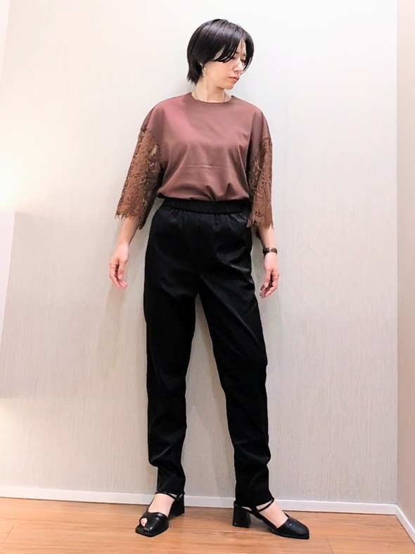 ミズタさんの「UNTITLED｜【秋映え/甘めTシャツ】袖レースプルオーバー」を使ったコーディネート