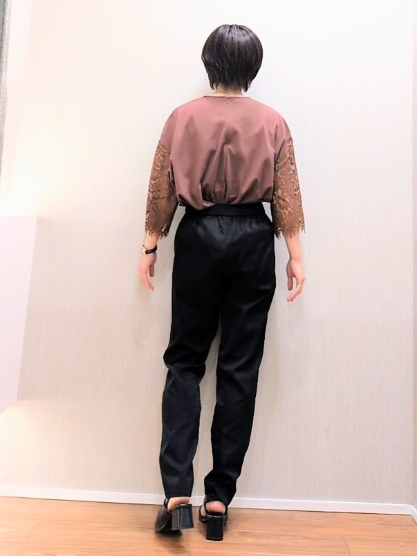 ミズタさんの「UNTITLED｜【秋映え/甘めTシャツ】袖レースプルオーバー」を使ったコーディネート