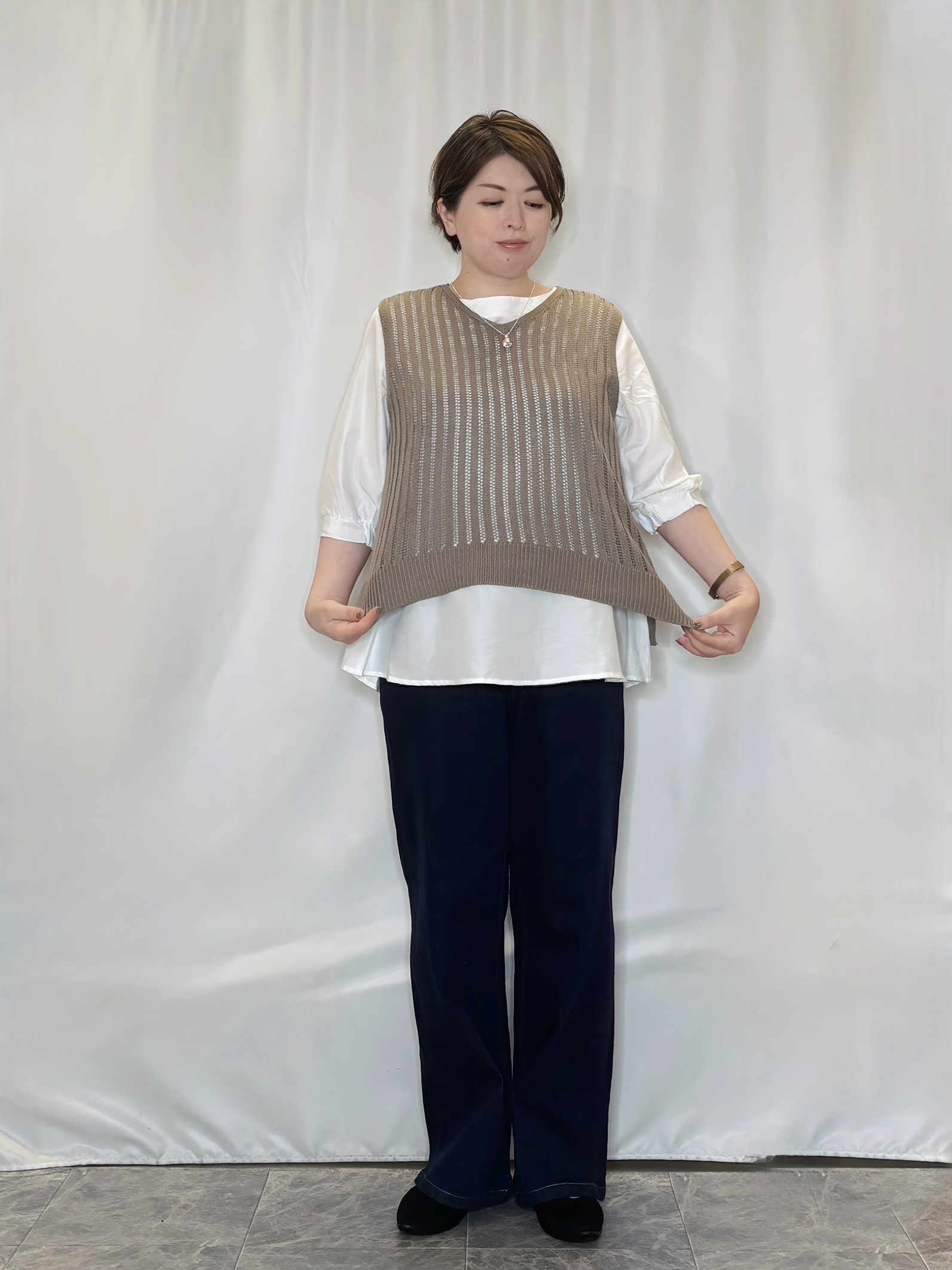 たみさんの「SHOO･LA･RUE｜【2点セット/洗濯機可/S-LL】透かし編みニットベスト＋5分袖シャツ」を使ったコーディネート