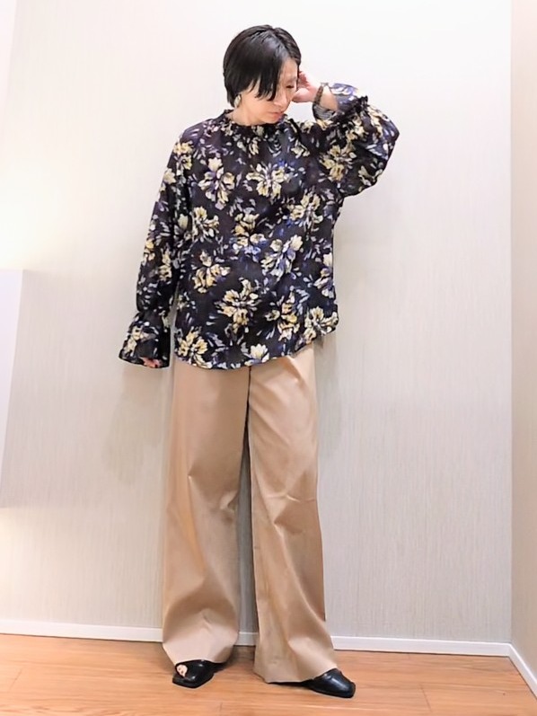 ミズタさんの「UNTITLED｜フラワープリントブラウス」を使ったコーディネート