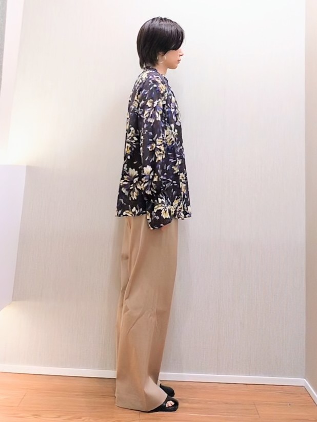 ミズタさんの「UNTITLED｜フラワープリントブラウス」を使ったコーディネート