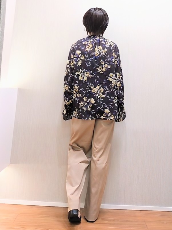 ミズタさんの「UNTITLED｜フラワープリントブラウス」を使ったコーディネート
