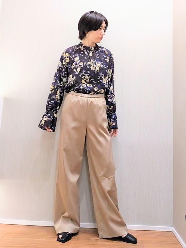 ミズタさんの「UNTITLED｜フラワープリントブラウス」を使ったコーディネート