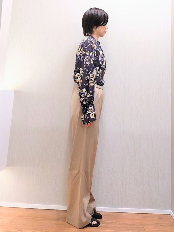 ミズタさんの「UNTITLED｜フラワープリントブラウス」を使ったコーディネート