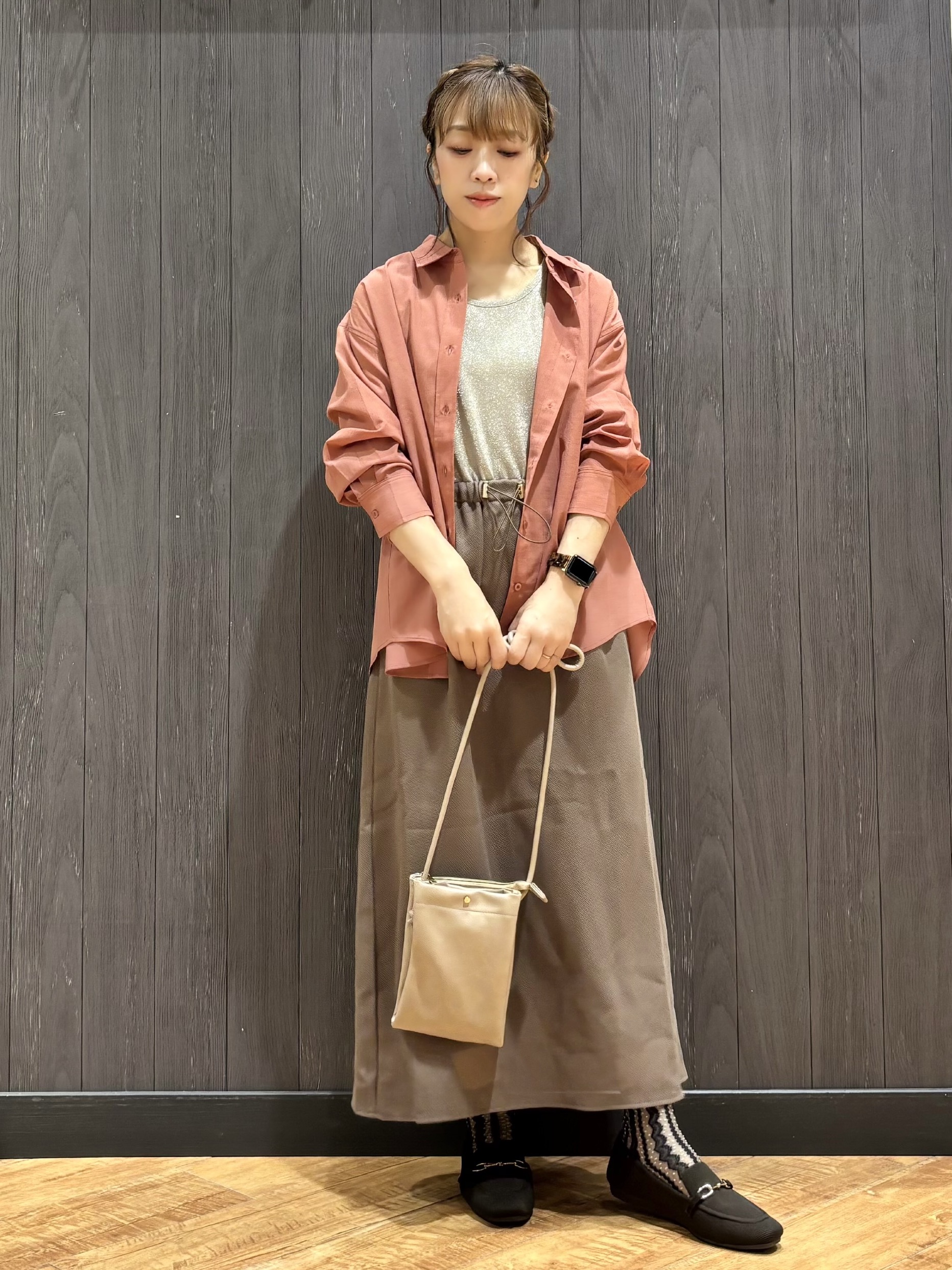 meiさんの「SHOO･LA･RUE｜【通気性〇/S-LL/洗濯機可】大人のきちんとベーシックシャツ」を使ったコーディネート