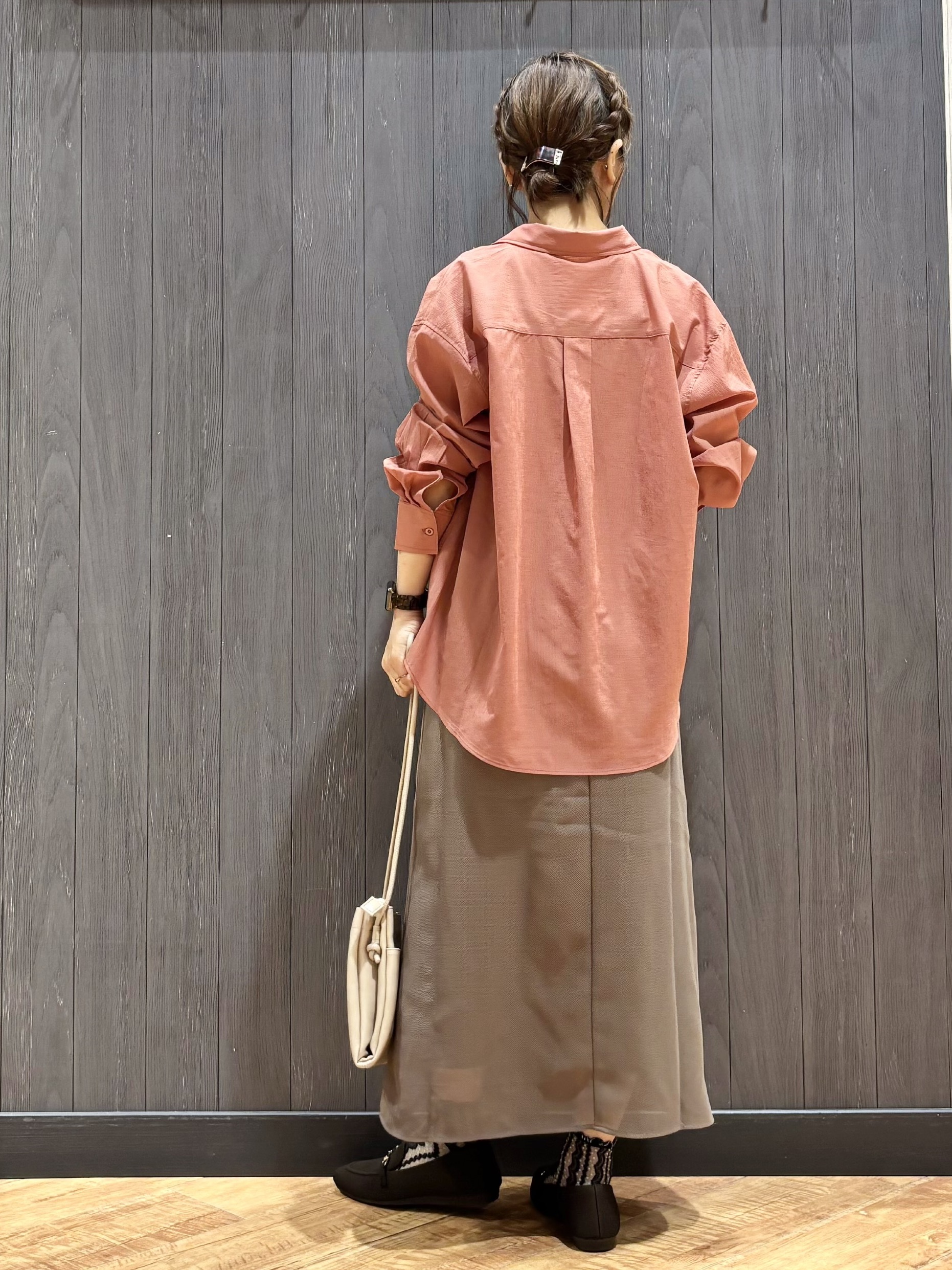 meiさんの「SHOO･LA･RUE｜【通気性〇/S-LL/洗濯機可】大人のきちんとベーシックシャツ」を使ったコーディネート