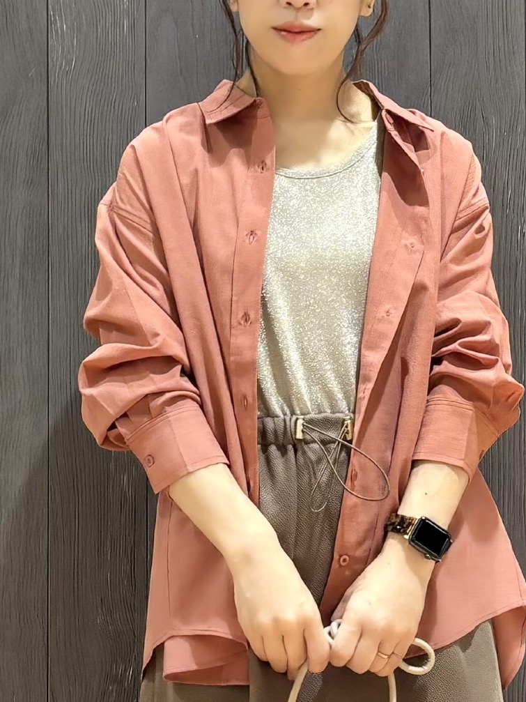 meiさんの「SHOO･LA･RUE｜【通気性〇/S-LL/洗濯機可】大人のきちんとベーシックシャツ」を使ったコーディネート