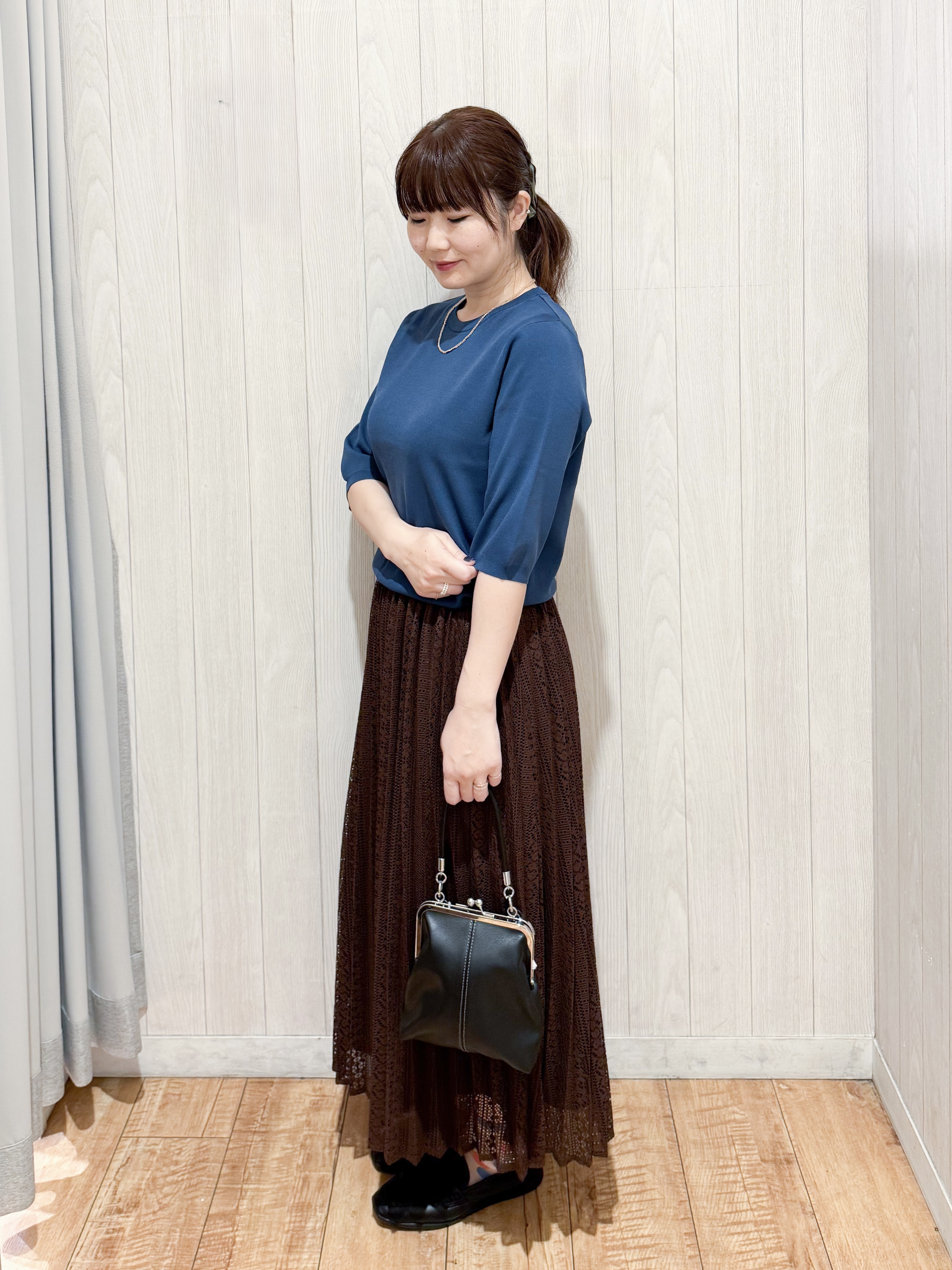 愛さんの「SHOO･LA･RUE｜【ガンガン洗える/ひんやり/UV/毛玉になりにくい】二の腕見せない 5分袖ニット」を使ったコーディネート