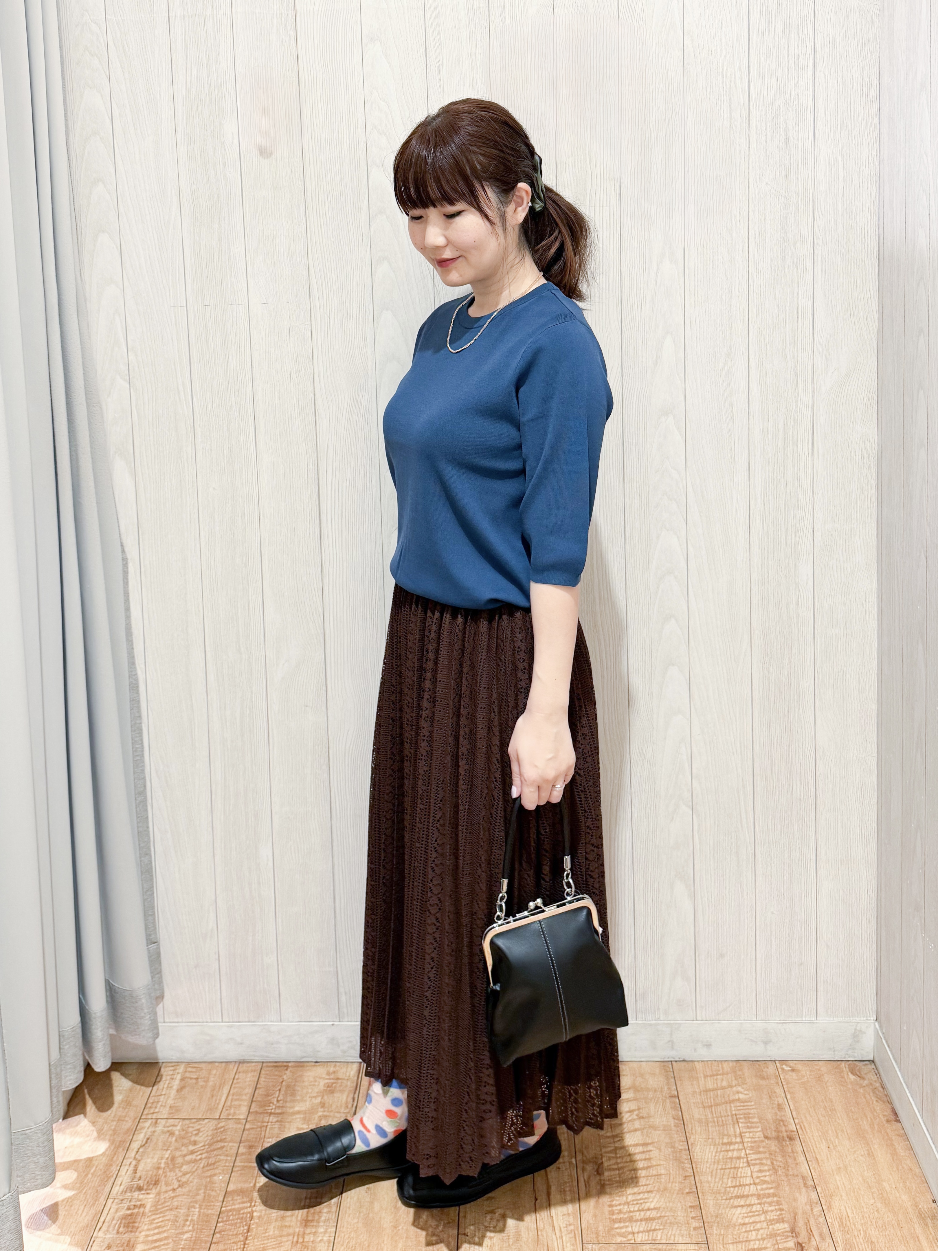 愛さんの「SHOO･LA･RUE｜【ガンガン洗える/ひんやり/UV/毛玉になりにくい】二の腕見せない 5分袖ニット」を使ったコーディネート