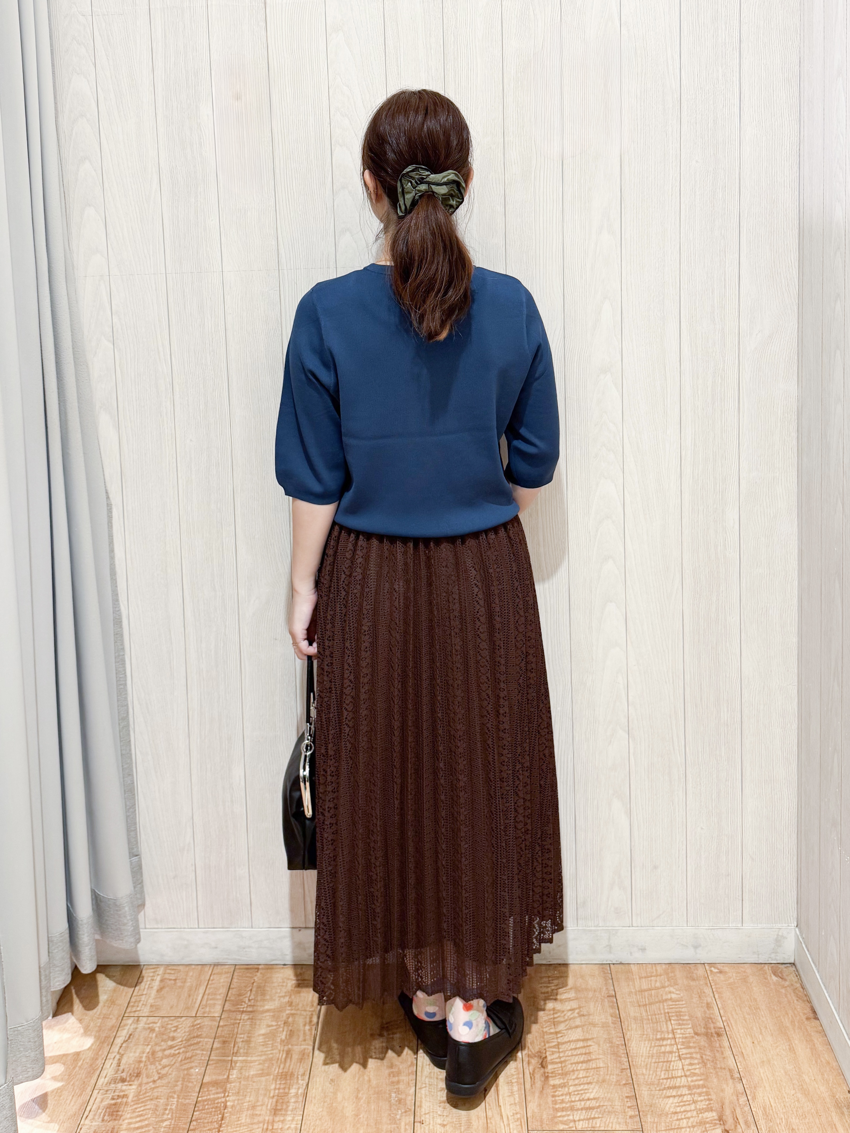 愛さんの「SHOO･LA･RUE｜【ガンガン洗える/ひんやり/UV/毛玉になりにくい】二の腕見せない 5分袖ニット」を使ったコーディネート