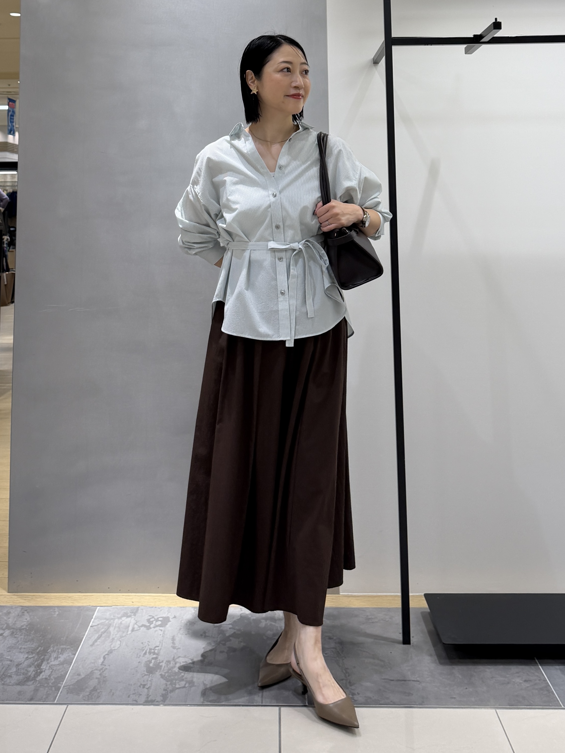 shihoさんの「INDIVI｜【UVケア／接触冷感／ベルト付】サッカー素材シャツ」を使ったコーディネート