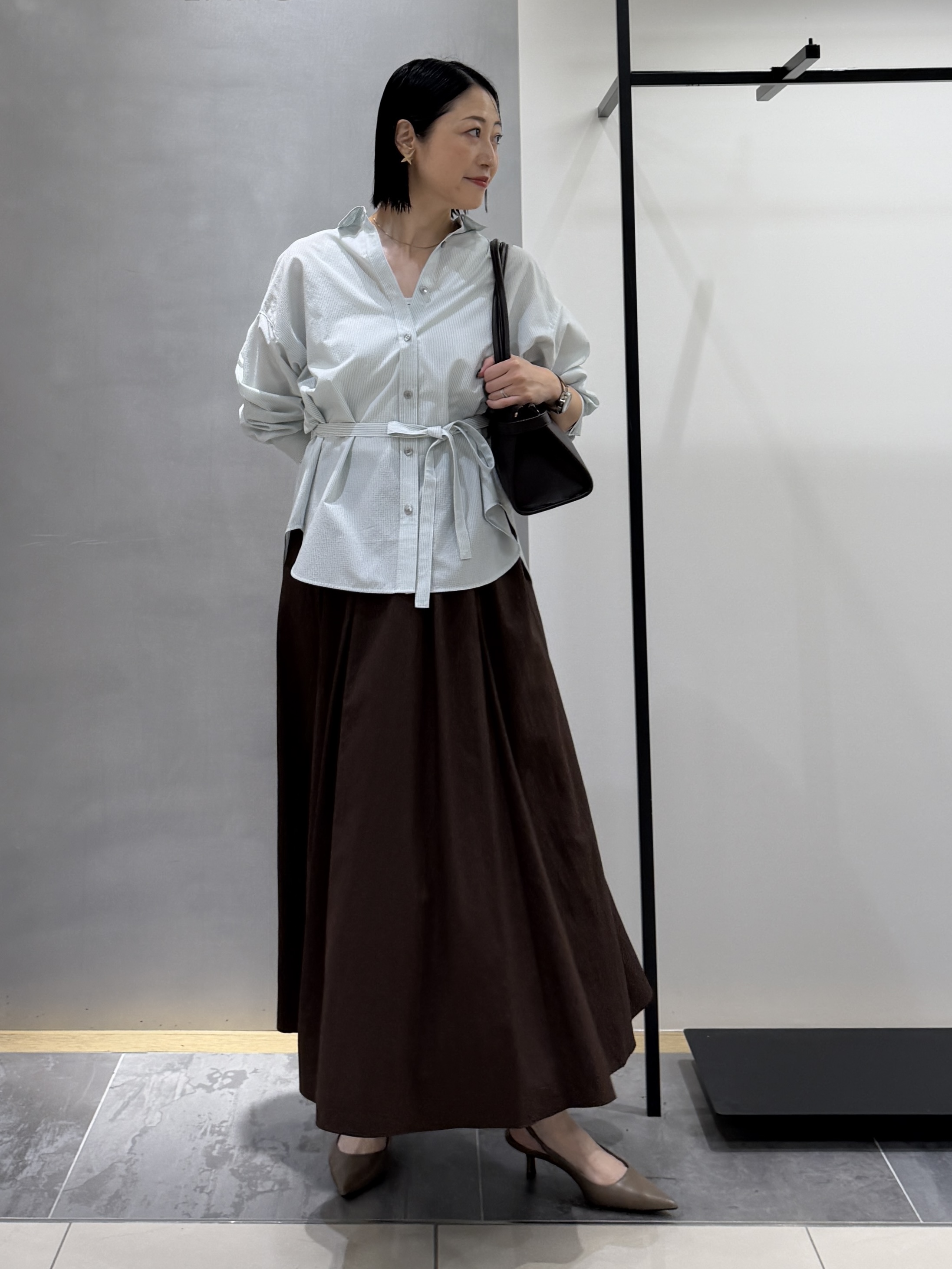 shihoさんの「INDIVI｜【UVケア／接触冷感／ベルト付】サッカー素材シャツ」を使ったコーディネート
