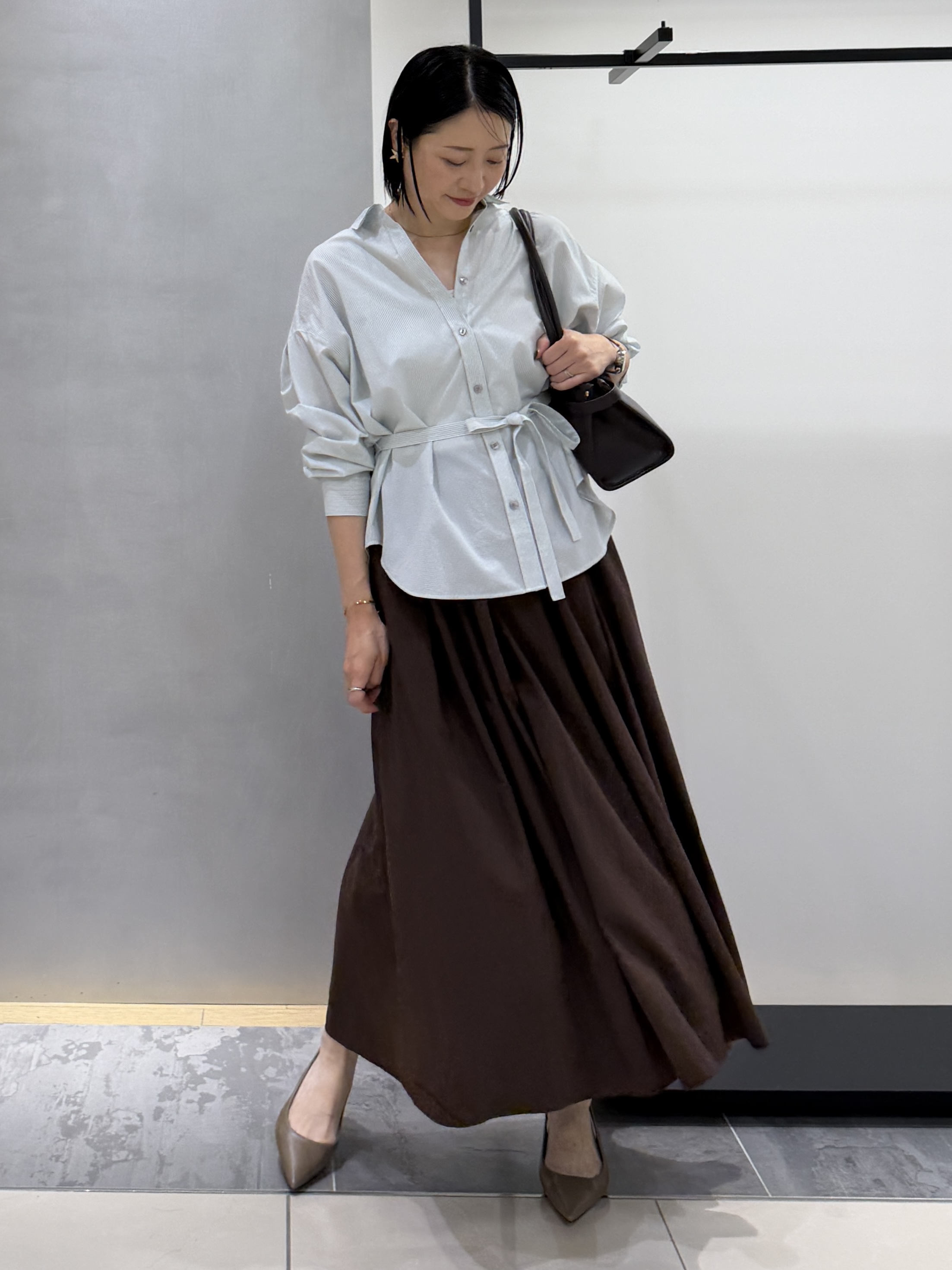 shihoさんの「INDIVI｜【UVケア／接触冷感／ベルト付】サッカー素材シャツ」を使ったコーディネート