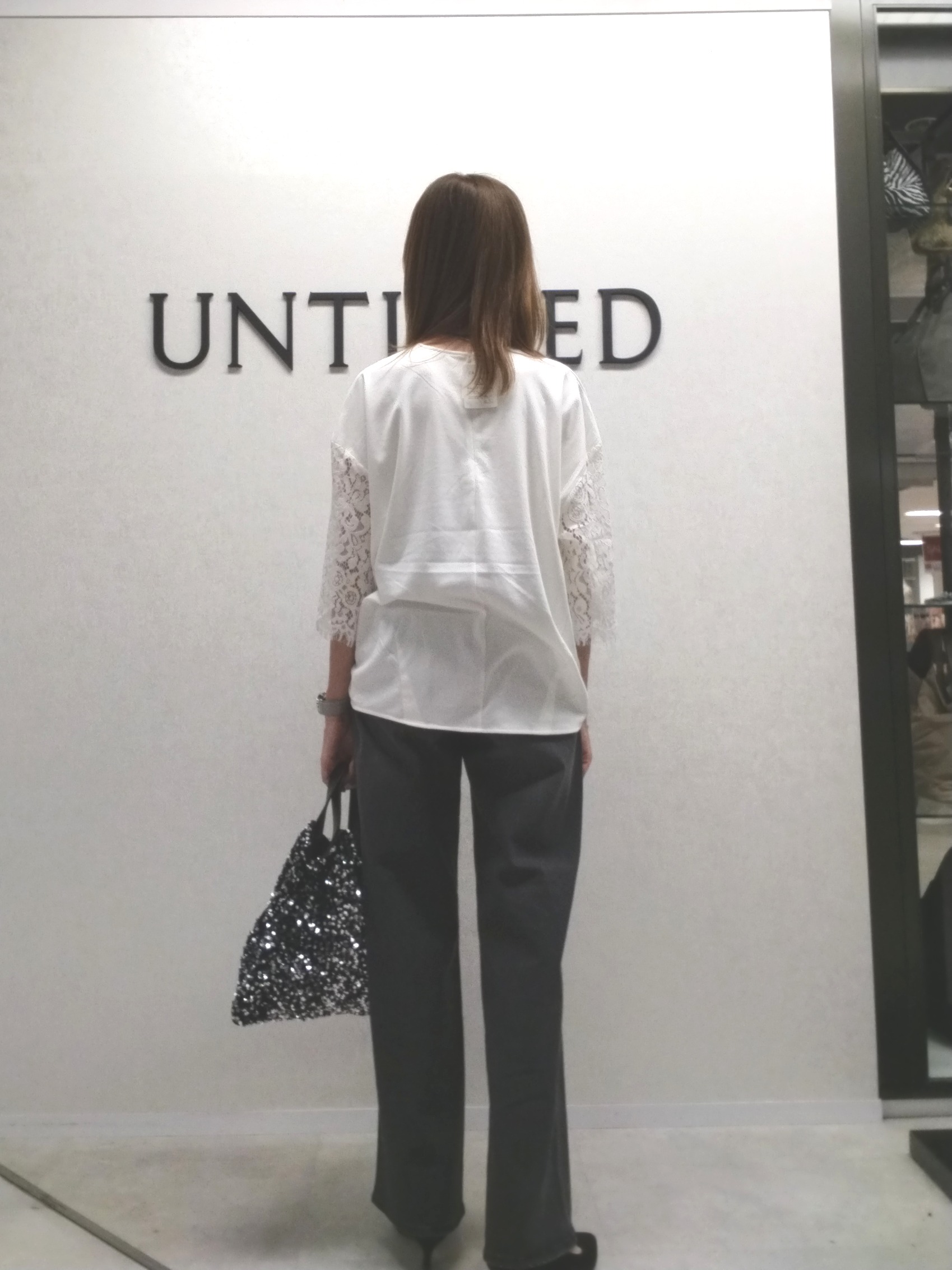 もりさんの「UNTITLED｜【秋映え/甘めTシャツ】袖レースプルオーバー」を使ったコーディネート