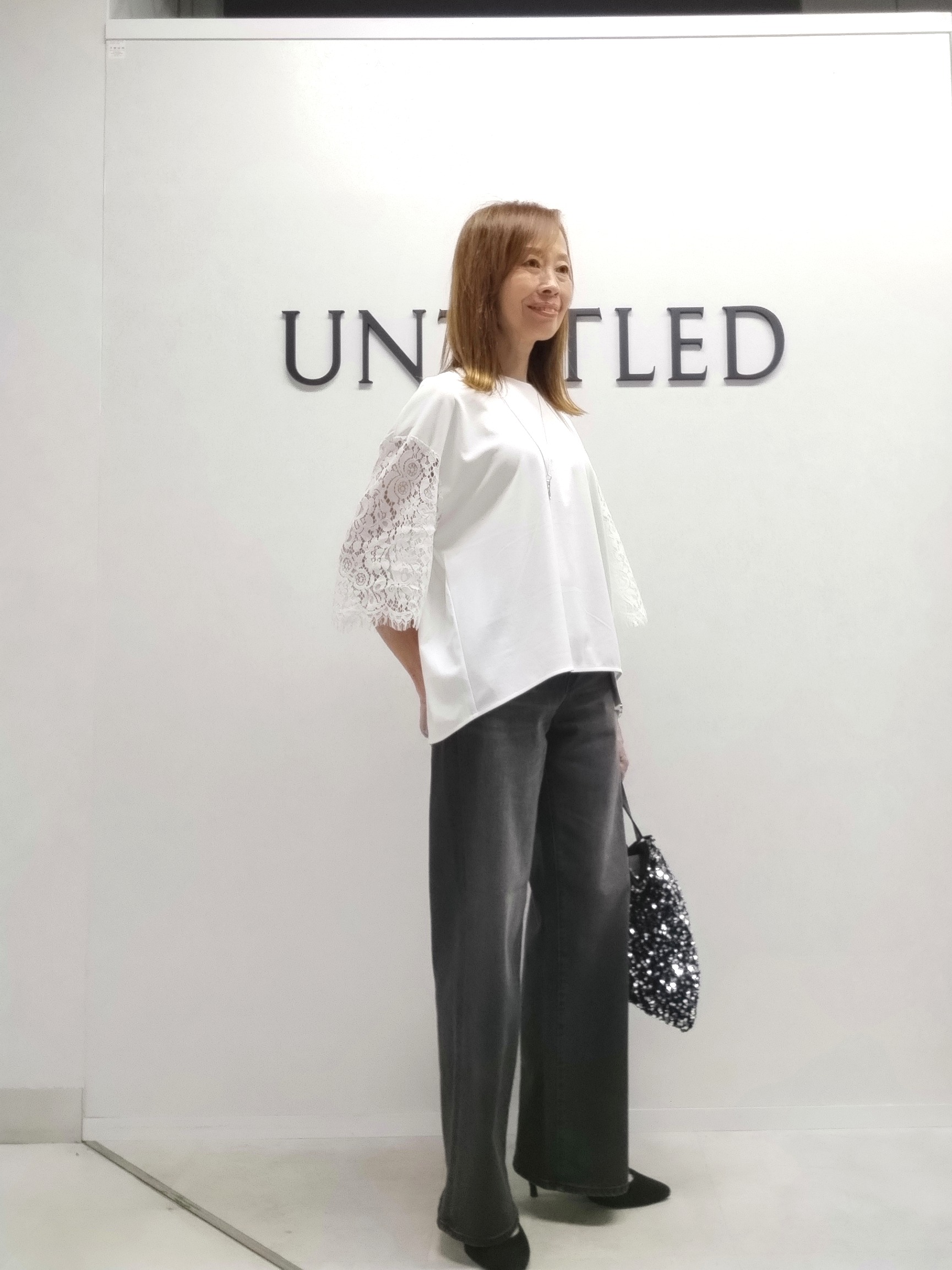 もりさんの「UNTITLED｜【秋映え/甘めTシャツ】袖レースプルオーバー」を使ったコーディネート