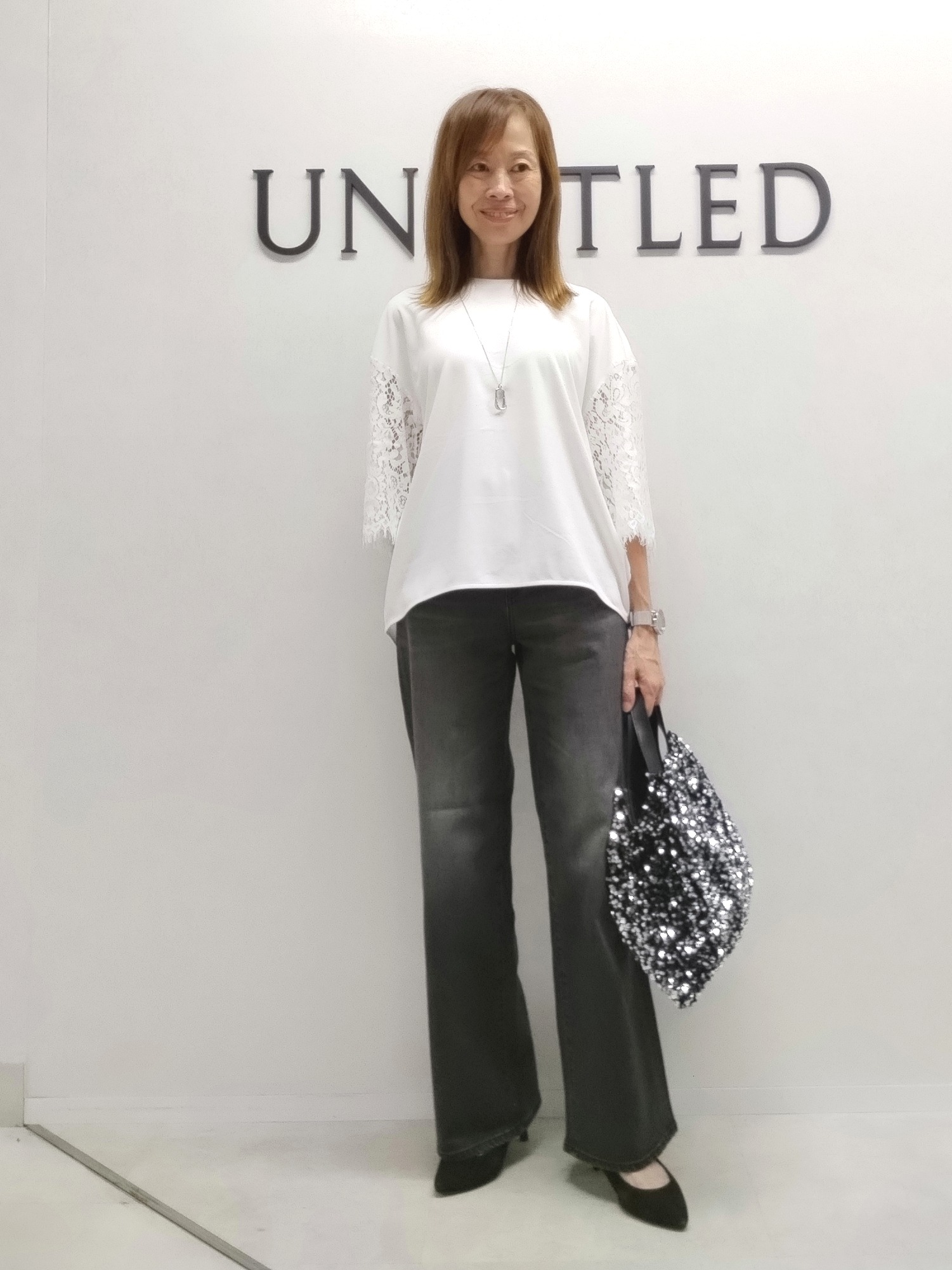 もりさんの「UNTITLED｜【秋映え/甘めTシャツ】袖レースプルオーバー」を使ったコーディネート