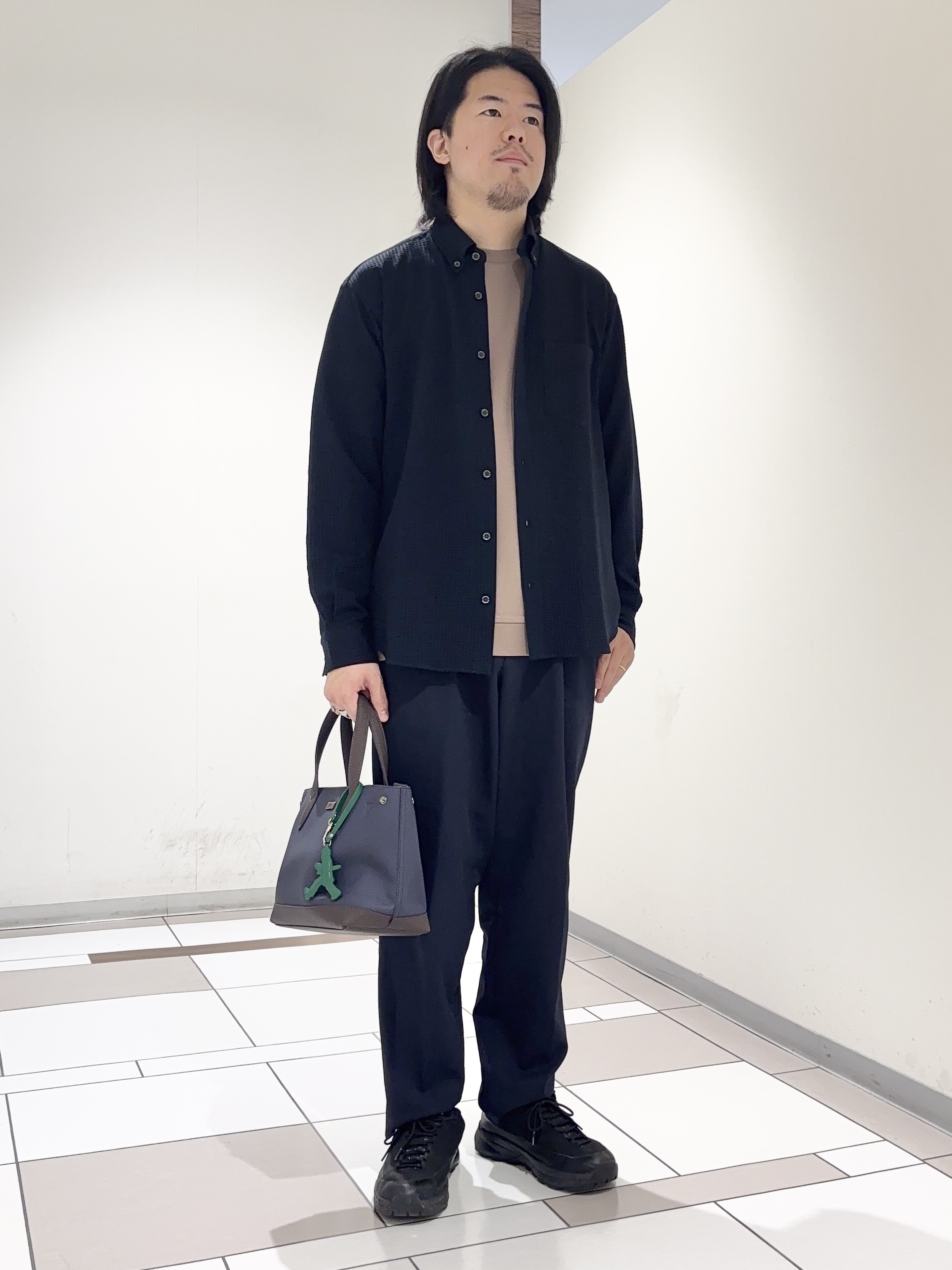 及川さんの「TAKEO KIKUCHI｜【抗菌防臭/シーズンレス】シアサッカー ジャージシャツ」を使ったコーディネート