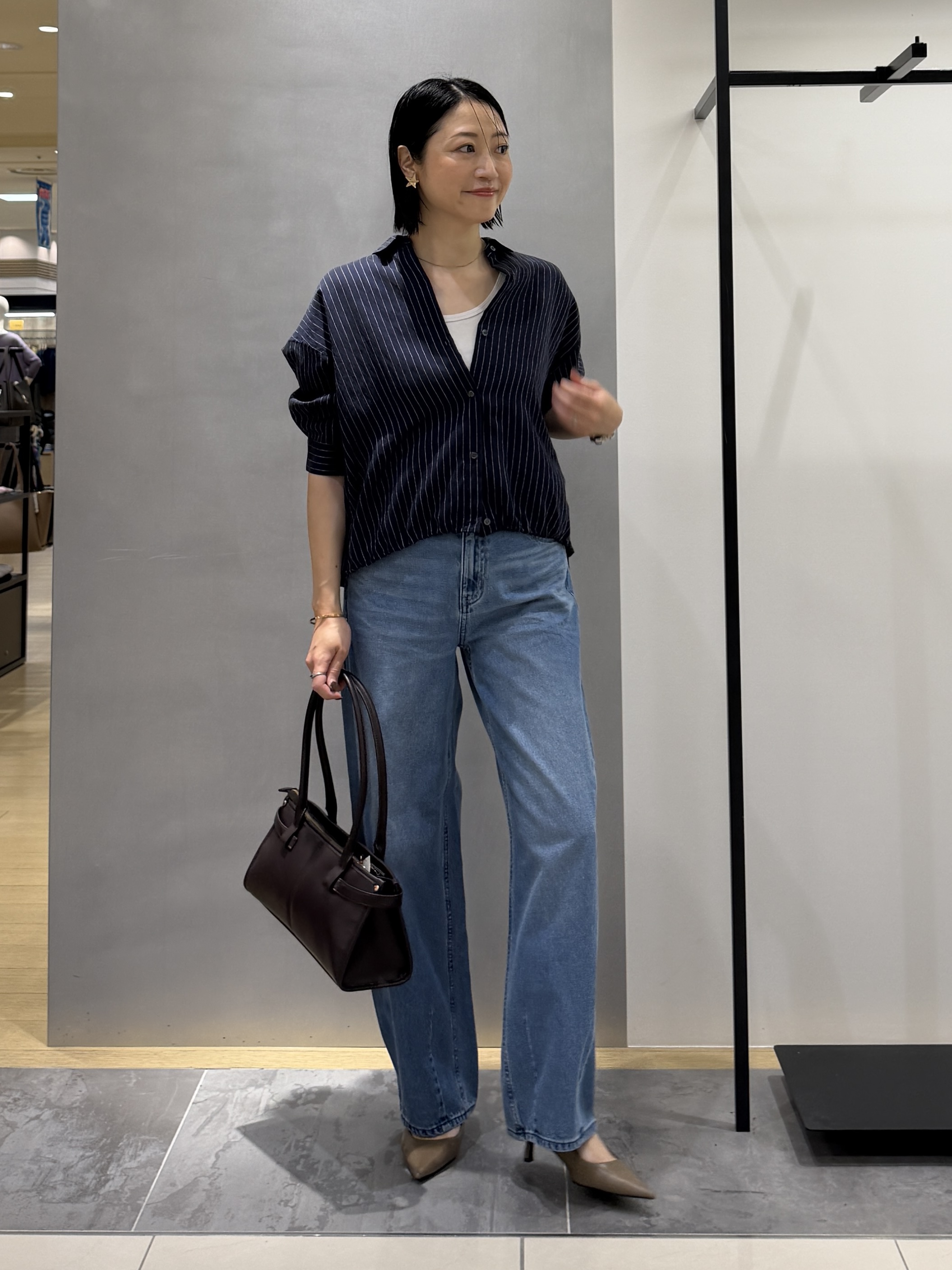 shihoさんの「INDIVI｜【シアー／7分袖】体型カバーゆったりシャツ」を使ったコーディネート