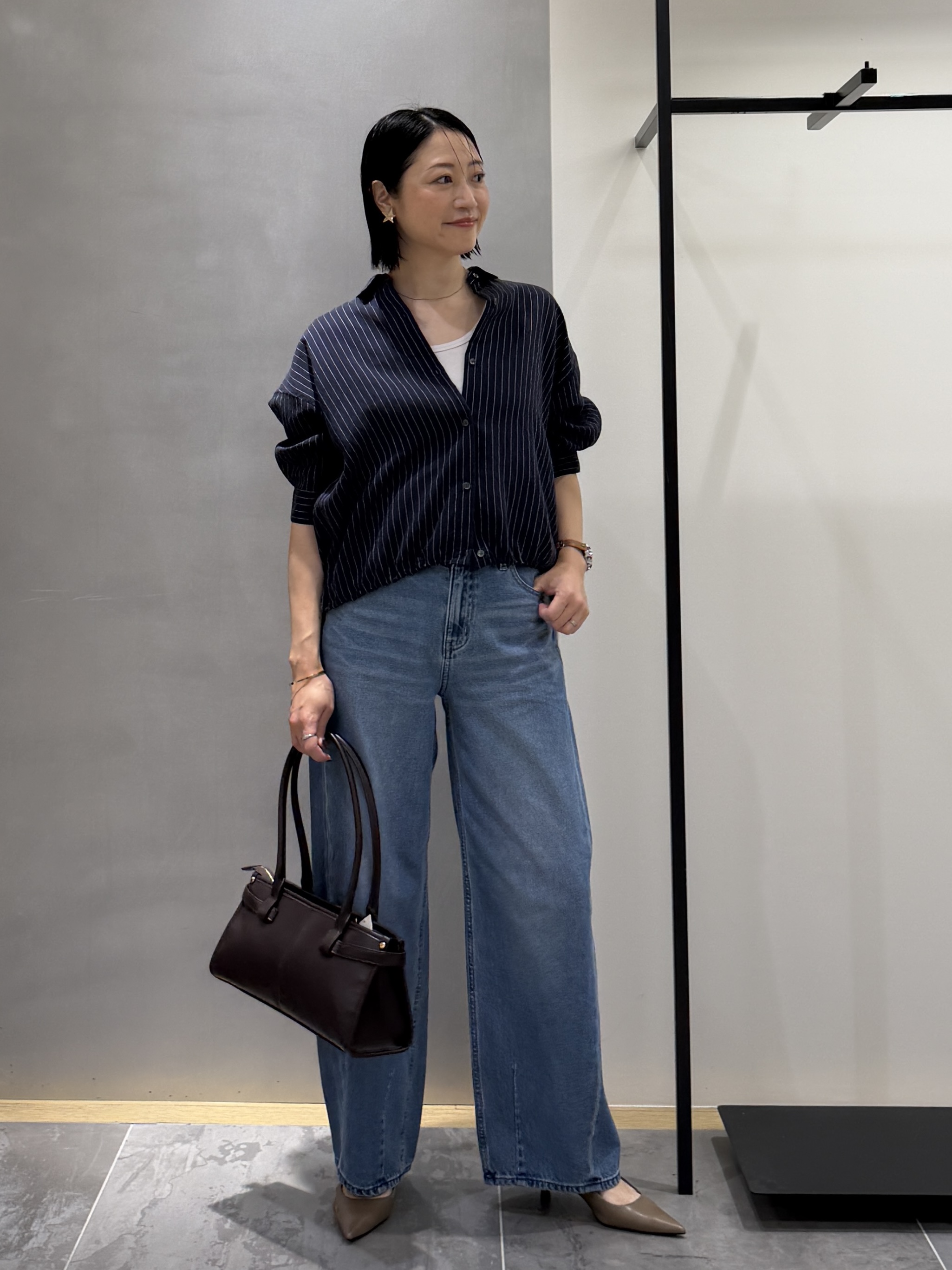 shihoさんの「INDIVI｜【シアー／7分袖】体型カバーゆったりシャツ」を使ったコーディネート