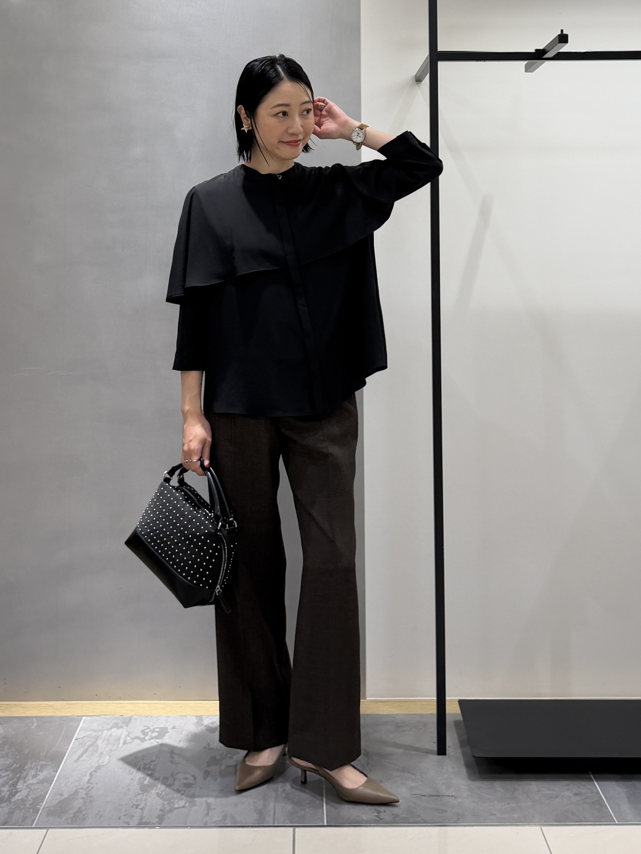 shihoさんの「INDIVI｜【接触冷感/UVケア/夏羽織り/着る日傘】ケープ風ブラウス」を使ったコーディネート