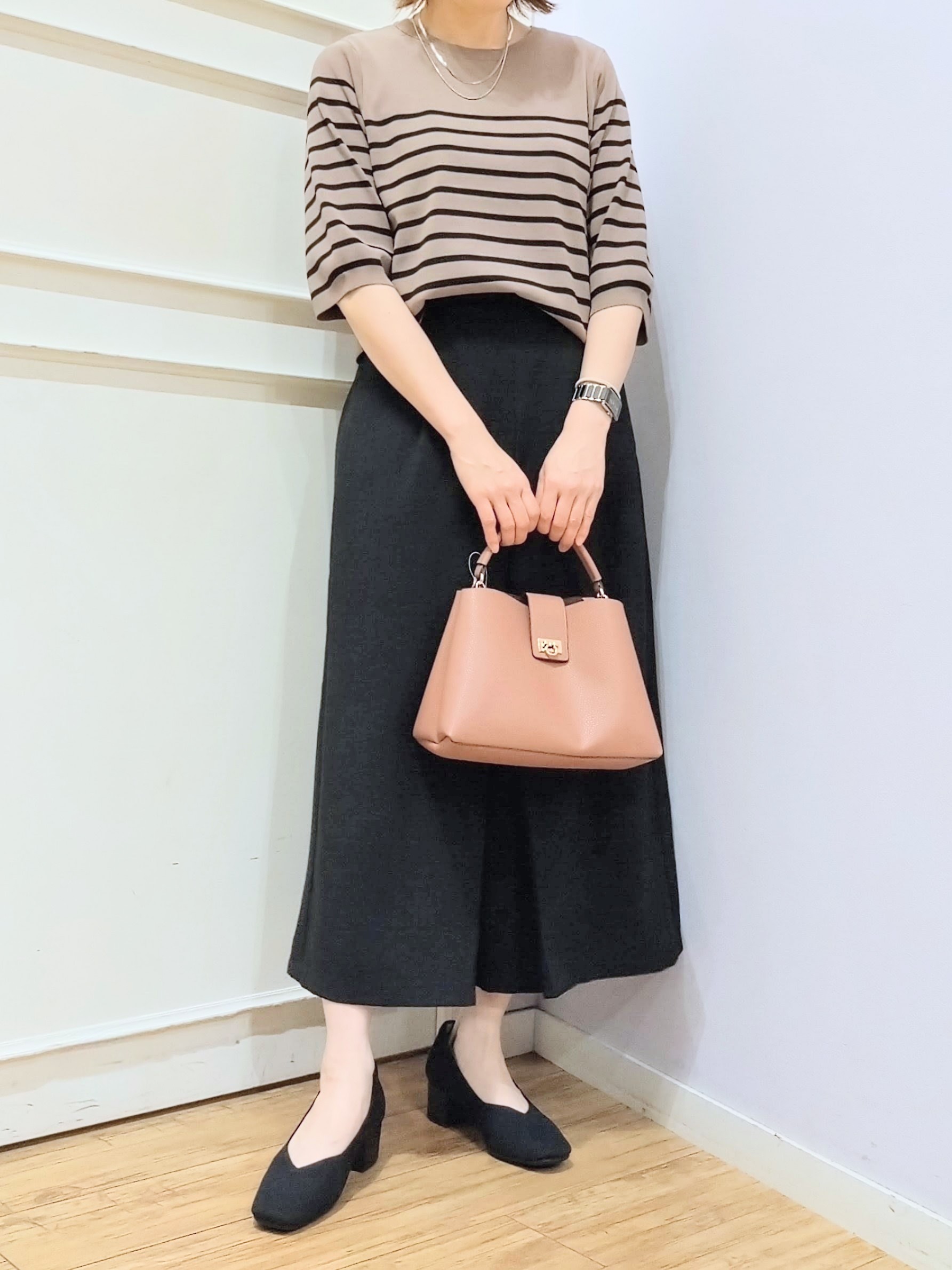 miomioさんの「SHOO･LA･RUE｜【ガンガン洗える/ひんやり/UV/毛玉になりにくい】二の腕見せない 5分袖ニット」を使ったコーディネート