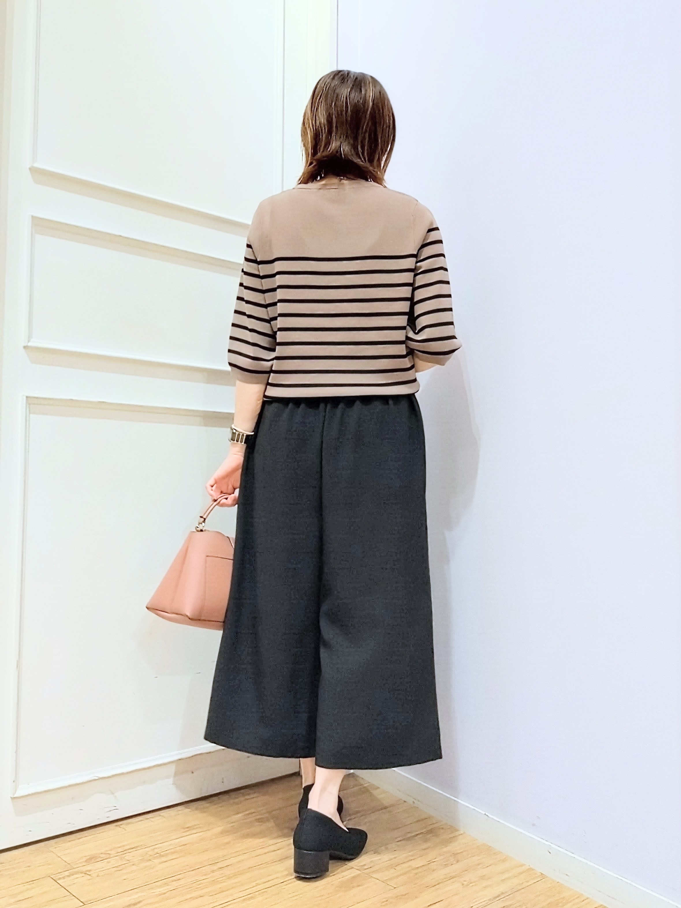 miomioさんの「SHOO･LA･RUE｜【ガンガン洗える/ひんやり/UV/毛玉になりにくい】二の腕見せない 5分袖ニット」を使ったコーディネート