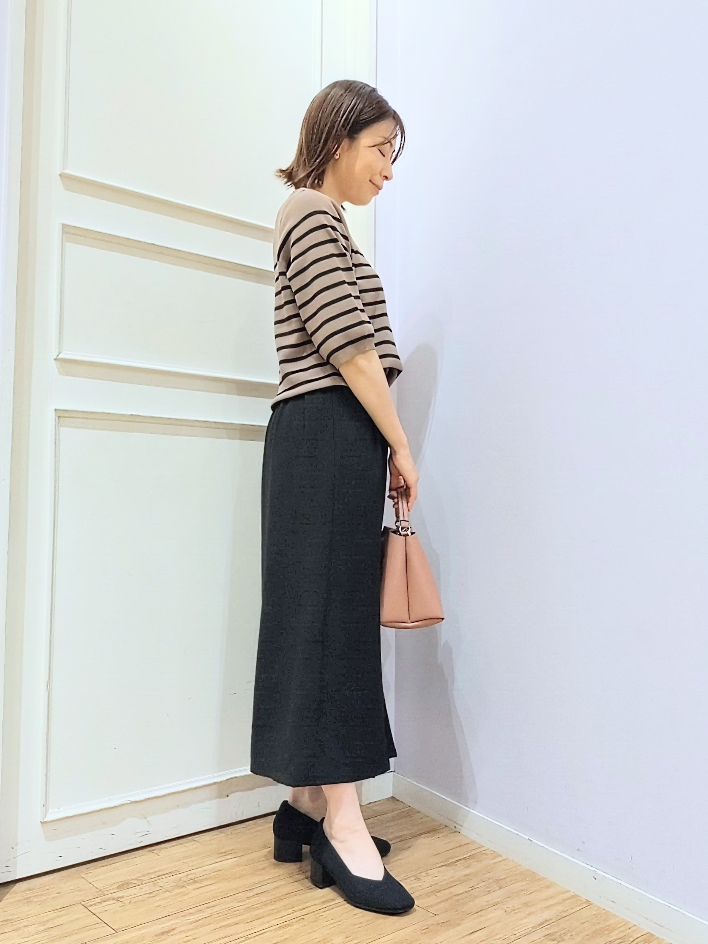 miomioさんの「SHOO･LA･RUE｜【ガンガン洗える/ひんやり/UV/毛玉になりにくい】二の腕見せない 5分袖ニット」を使ったコーディネート
