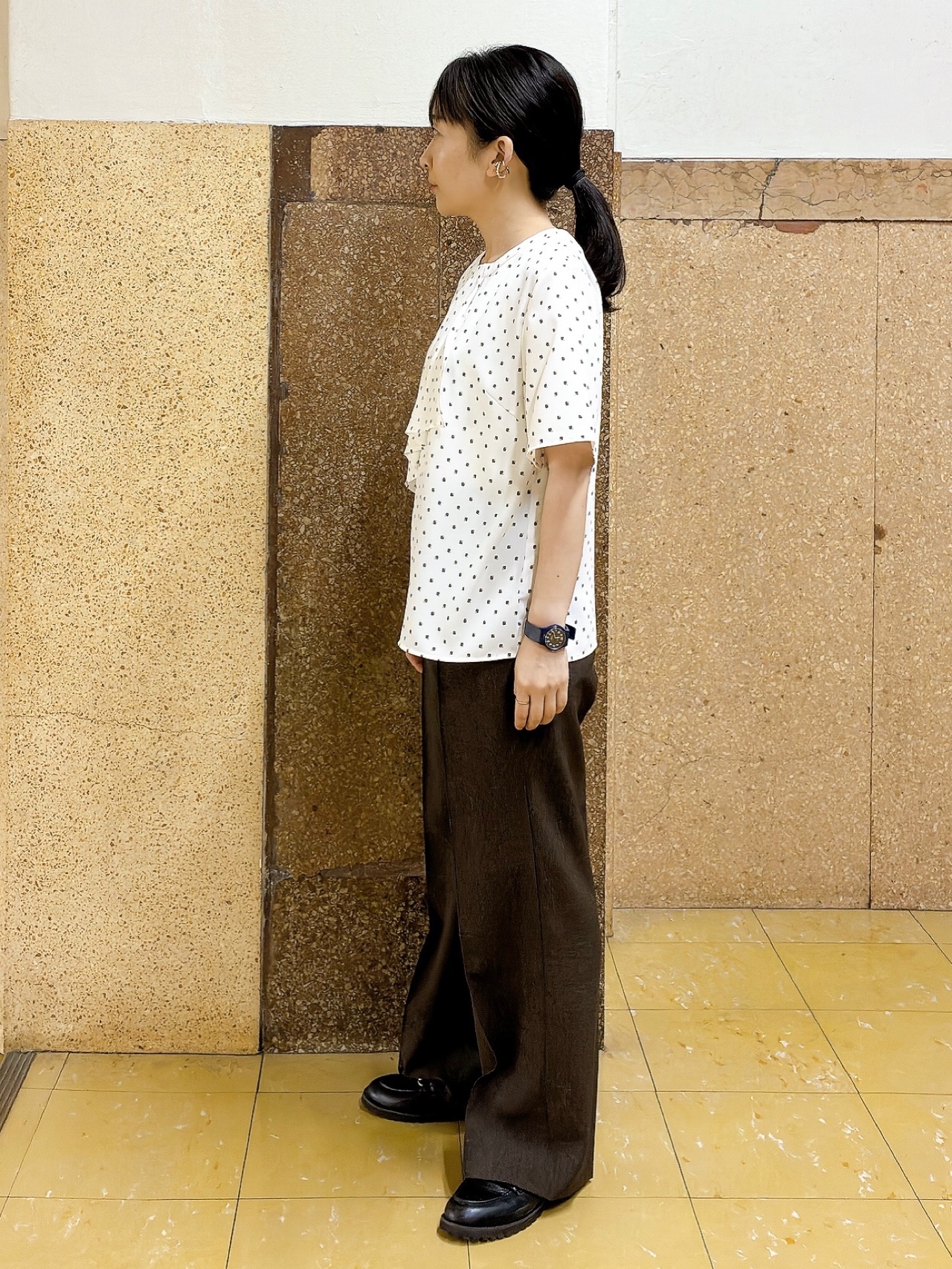 hattoriさんの「INDIVI｜【接触冷感／UVケア】ボウタイ風 幾何学柄ブラウス」を使ったコーディネート