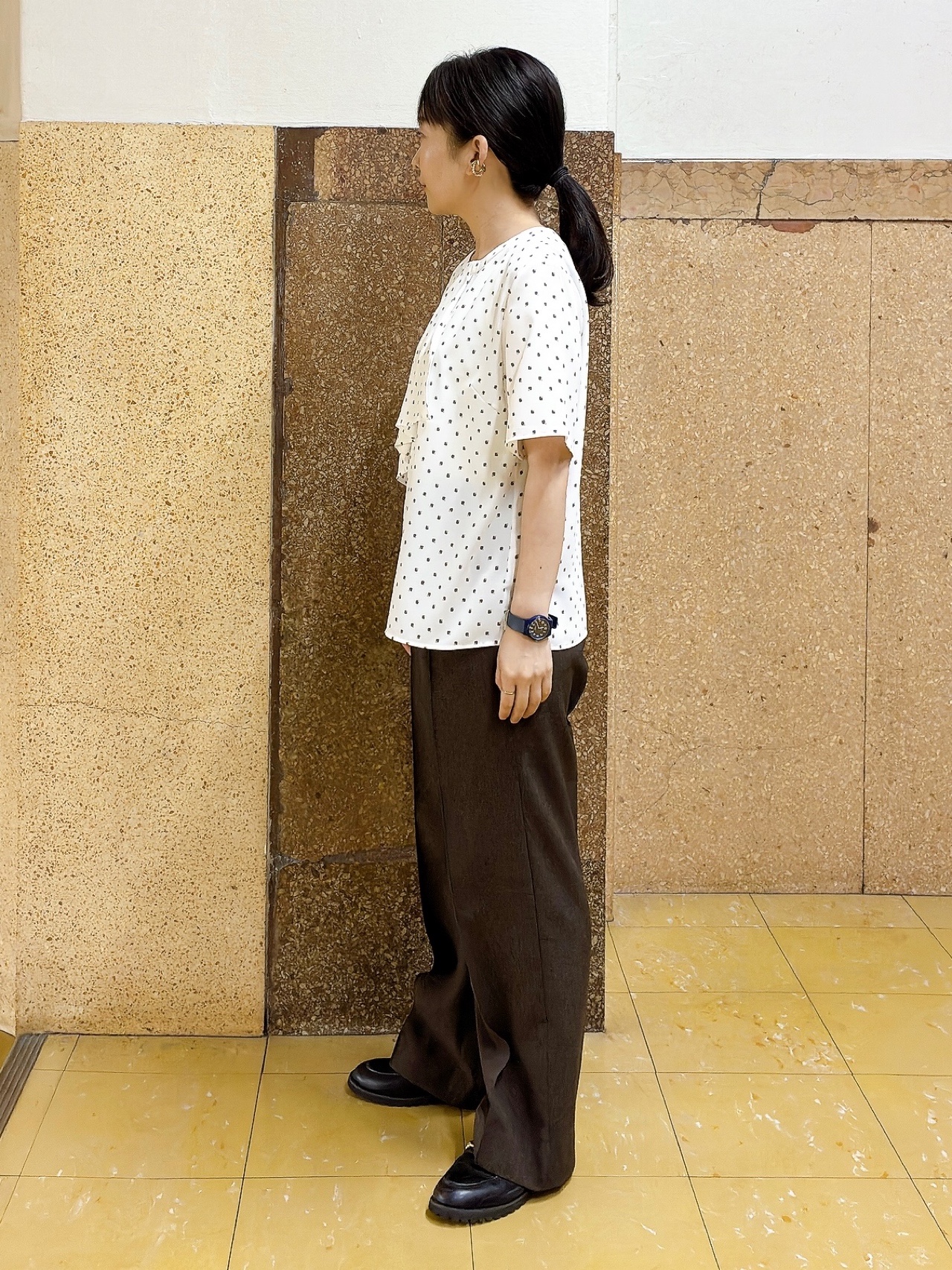 hattoriさんの「INDIVI｜【接触冷感／UVケア】ボウタイ風 幾何学柄ブラウス」を使ったコーディネート