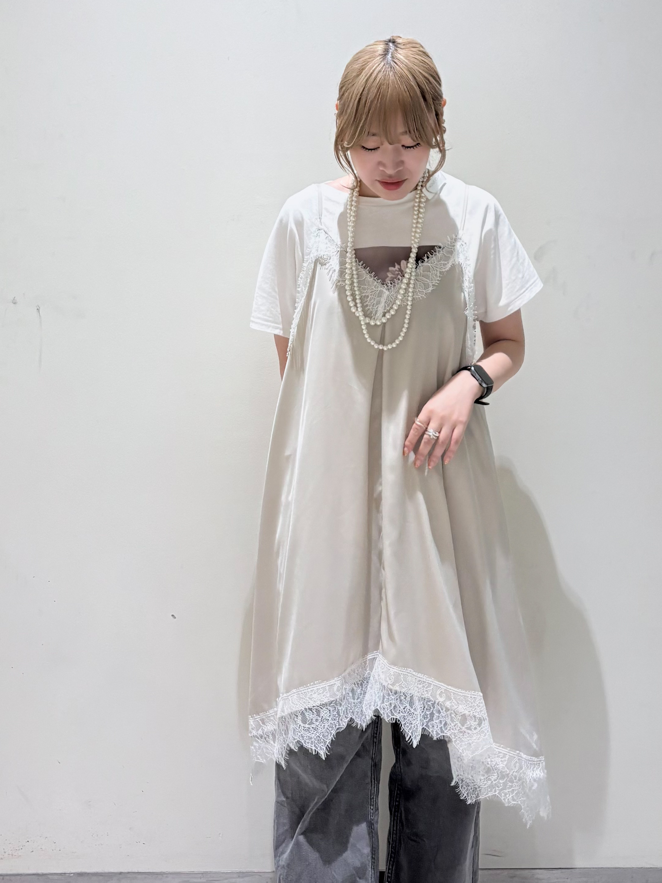 みきちぃさんの「OPAQUE.CLIP｜サテンレース キャミワンピース【洗濯機OK】」を使ったコーディネート