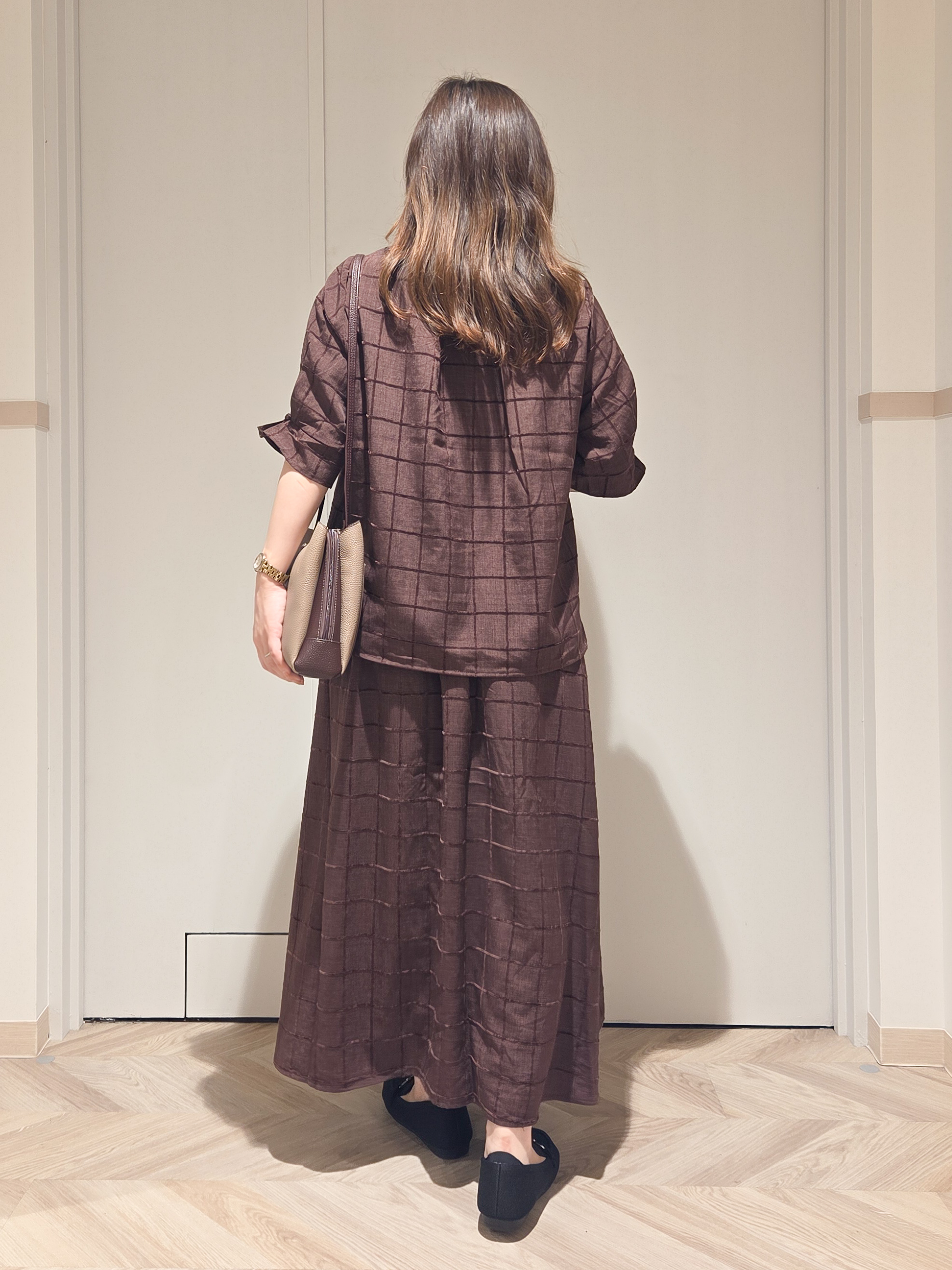 TSUCHIYAさんの「SHOO･LA･RUE｜【セットアップ可/S-LL】夏でも感じられる秋気分 モールチェックタックスリーブ ブラウス」を使ったコーディネート