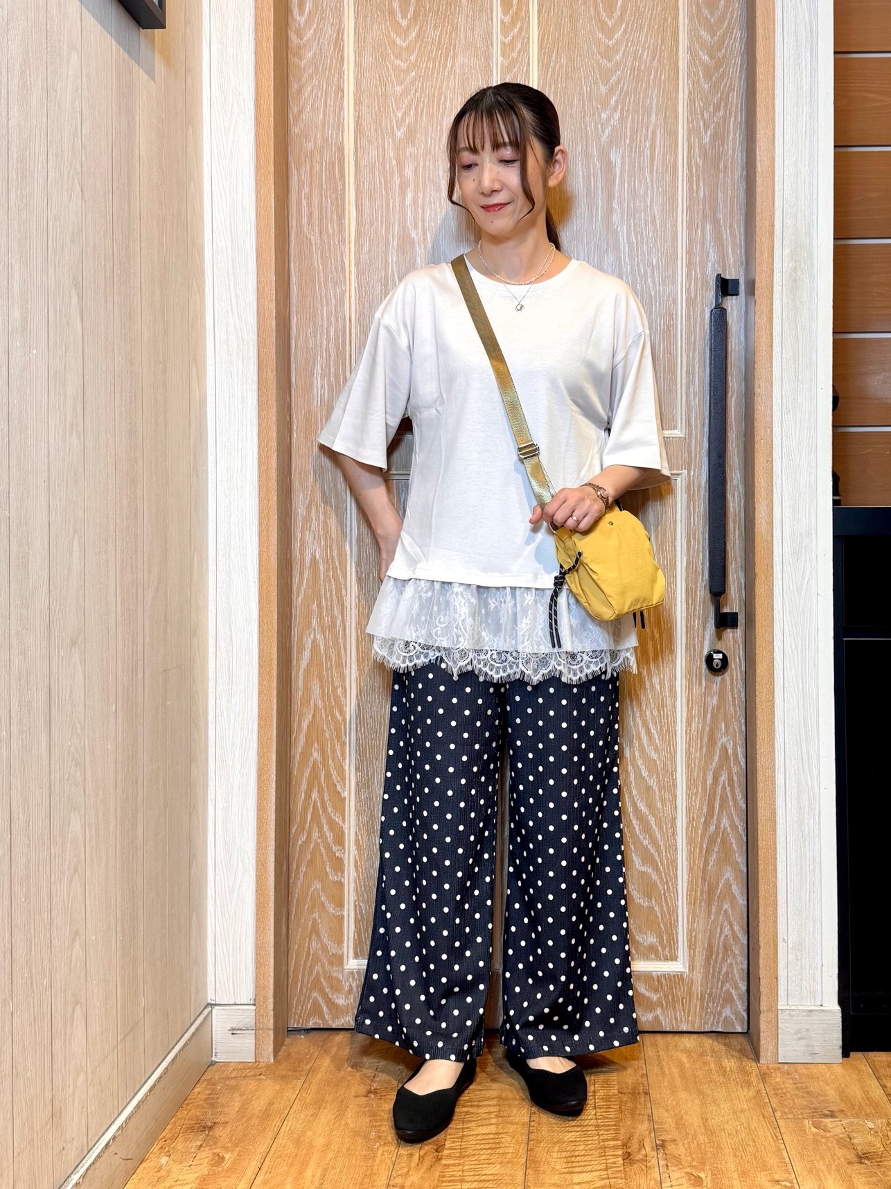 KAORIさんの「SHOO･LA･RUE｜【ひんやり/UV/抗菌防臭/S-LL】1枚でサマ見え 裾レースTシャツ」を使ったコーディネート