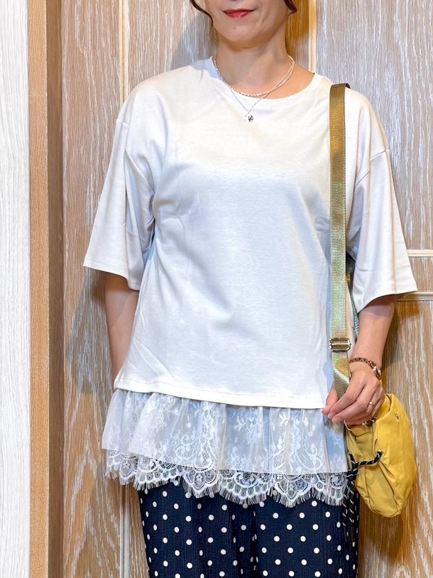 KAORIさんの「SHOO･LA･RUE｜【ひんやり/UV/抗菌防臭/S-LL】1枚でサマ見え 裾レースTシャツ」を使ったコーディネート