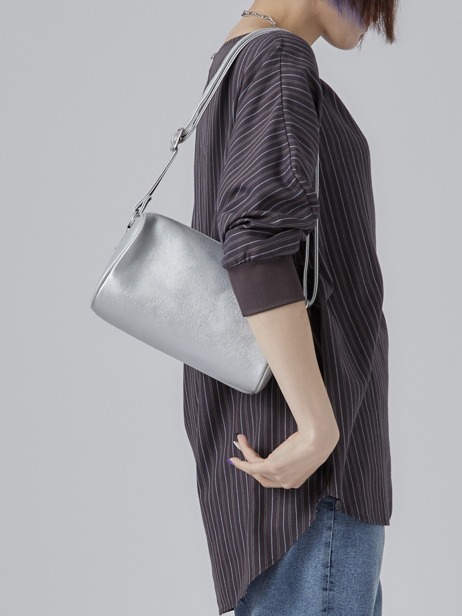 𝐜𝐡𝐢𝐤𝐚さんの「SHOO･LA･RUE｜【着丈選べる/洗濯後しわになりにくい】インせず着られる ドルマンブラウス」を使ったコーディネート