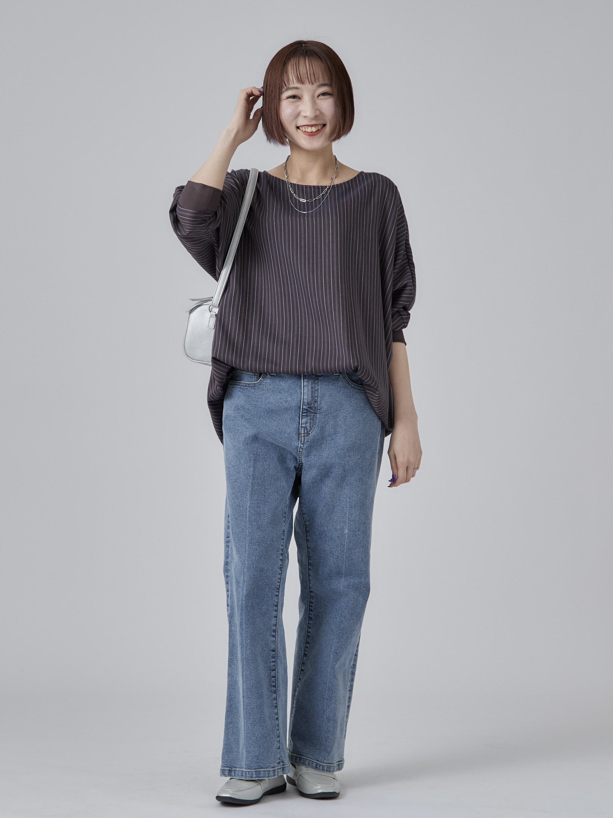 𝐜𝐡𝐢𝐤𝐚さんの「SHOO･LA･RUE｜【着丈選べる/洗濯後しわになりにくい】インせず着られる ドルマンブラウス」を使ったコーディネート