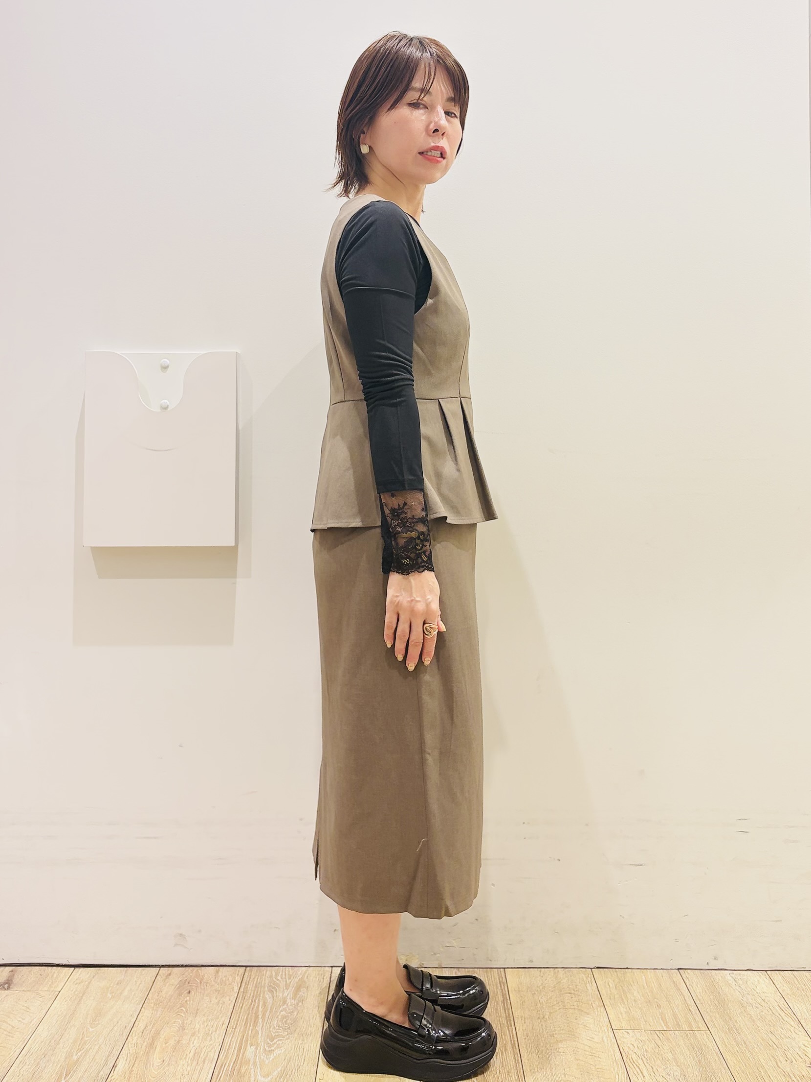 YUKOさんの「index｜【セットアップ対応】ペプラムジャンスカワンピース《洗濯機OK／イージーアイロン／防シワ》」を使ったコーディネート