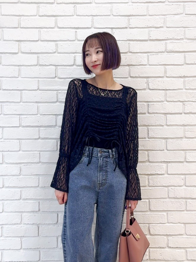 𝐜𝐡𝐢𝐤𝐚さんの「SHOO･LA･RUE｜レースで華やかに映える 旬な透け感の レースシャーリングトップス」を使ったコーディネート