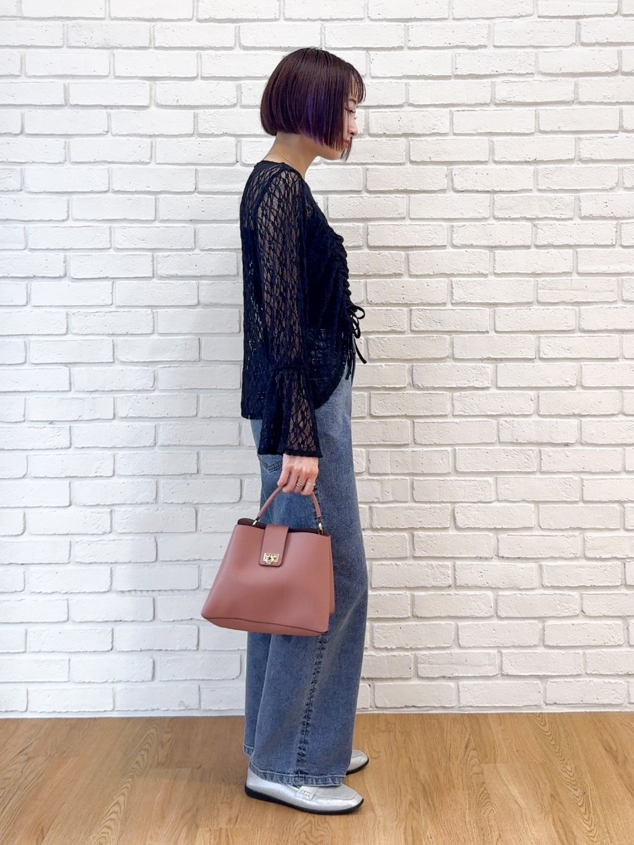 𝐜𝐡𝐢𝐤𝐚さんの「SHOO･LA･RUE｜レースで華やかに映える 旬な透け感の レースシャーリングトップス」を使ったコーディネート