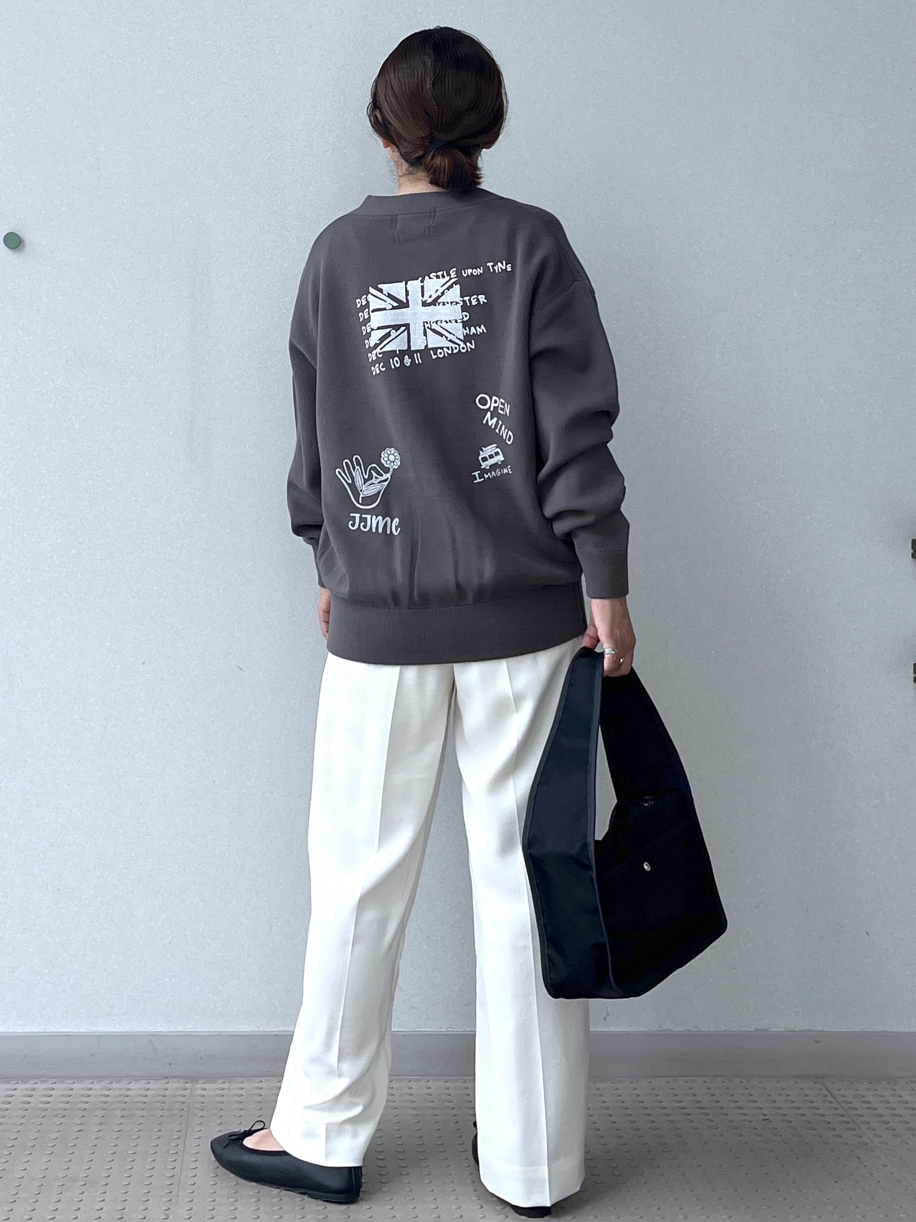 Soeさんの「DRESSTERIOR｜サテンイージーパンツ」を使ったコーディネート