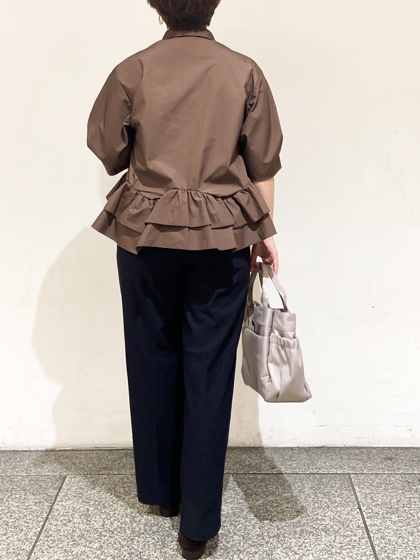 MIHOさんの「OPAQUE.CLIP｜裾ラッフルデザインブラウス【洗濯機OK】」を使ったコーディネート