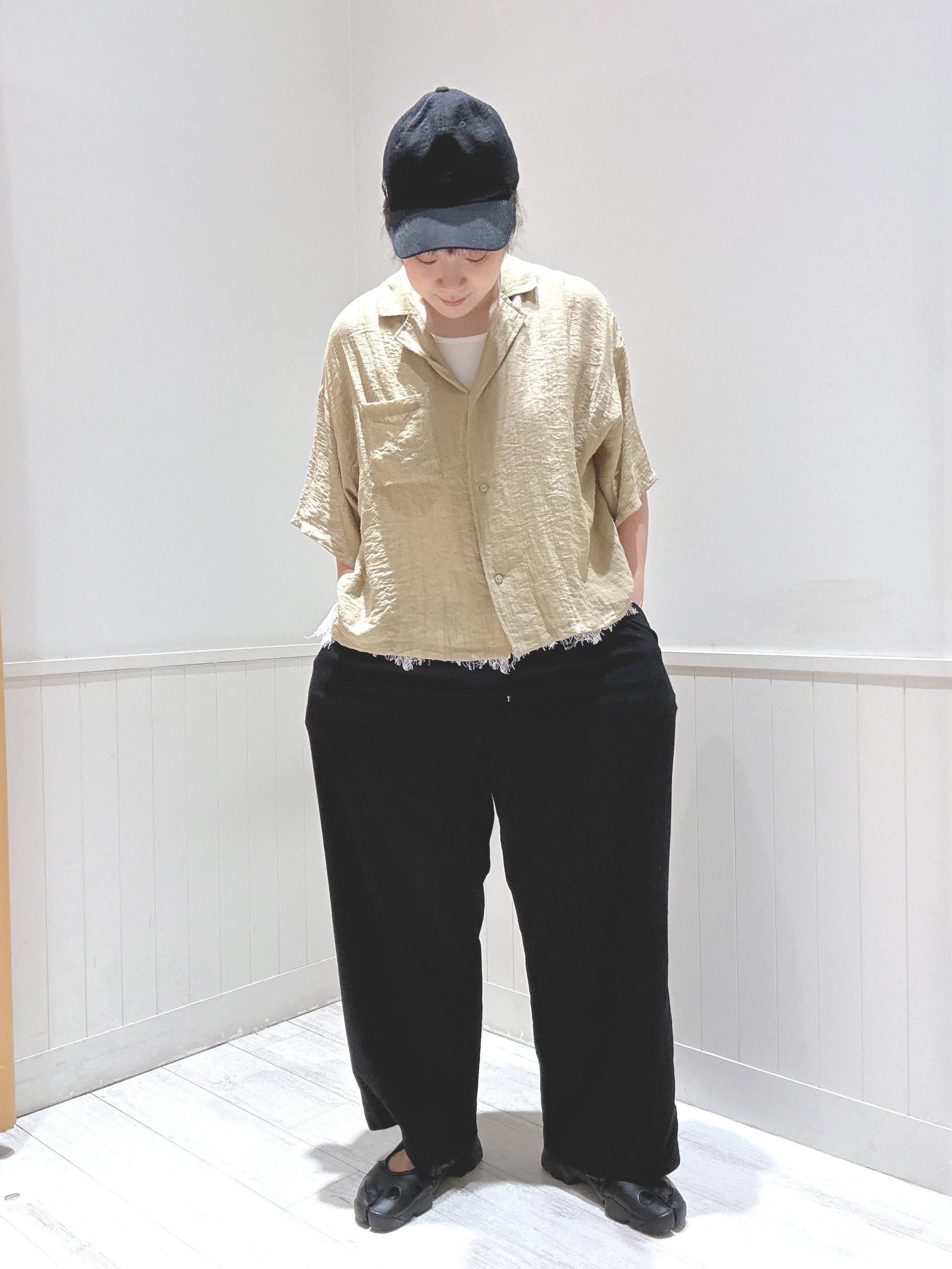 まっつんさんの「SHOO･LA･RUE｜【S-LL/5分袖/洗濯機可】抜け感たっぷり 程よい透け感のポケット付きシャツ」を使ったコーディネート