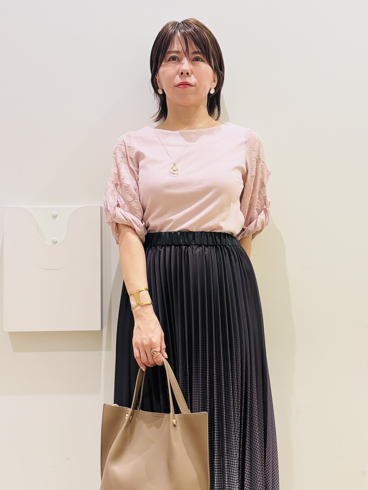 YUKOさんの「index｜【接触冷感／UVケア】ジャカードドッキングスリーブトップス《洗濯機OK》」を使ったコーディネート