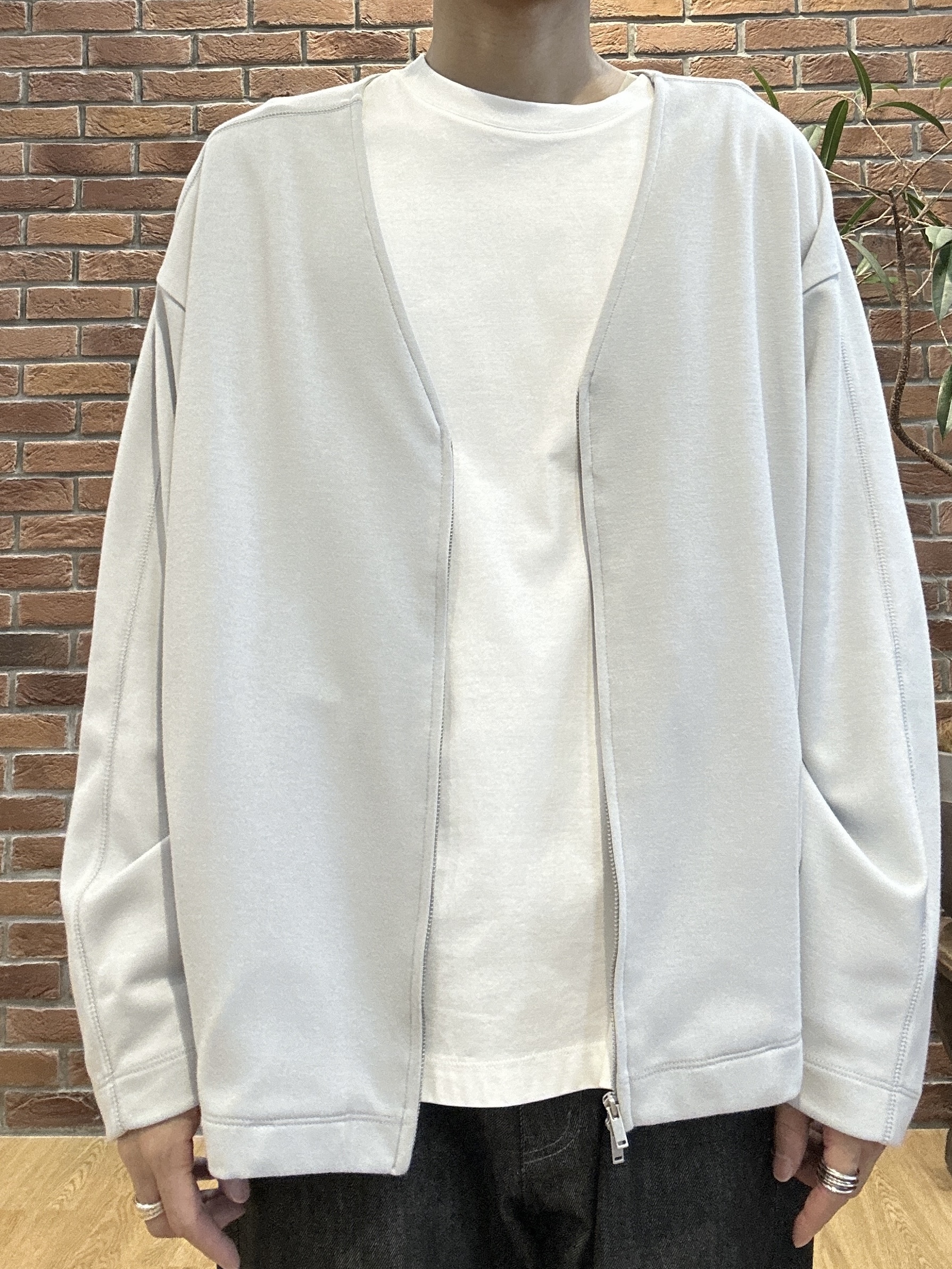 ドイさんの「tk.TAKEO KIKUCHI｜【色褪せしにくいデニム】Comfy Fadeless Denim Seriesバレルデニム」を使ったコーディネート